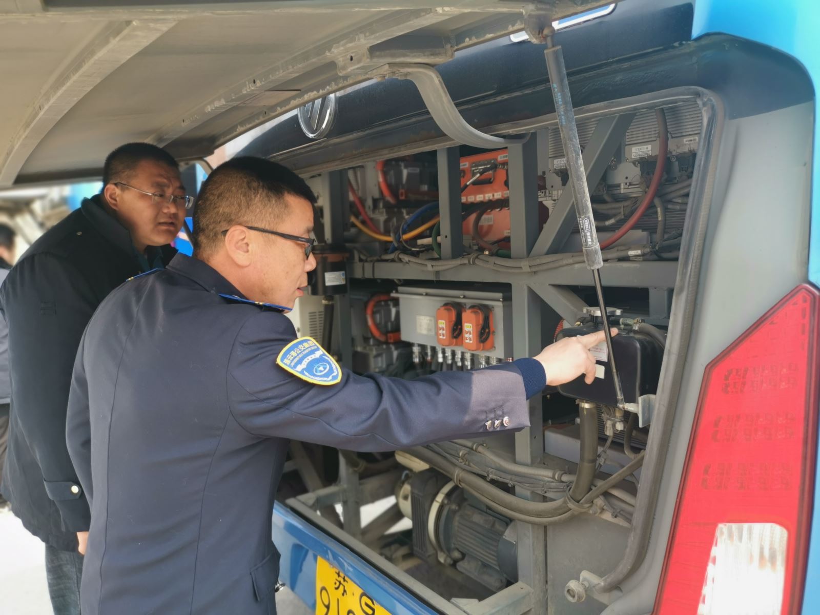 公交事業(yè)一部提前開(kāi)展“五一”運營(yíng)車(chē)輛安全專(zhuān)項檢查