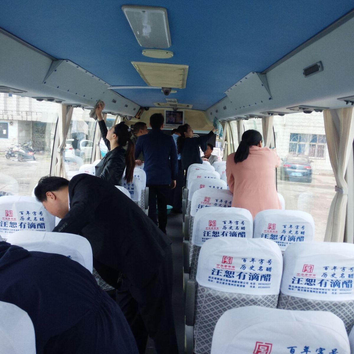 公交佳連公司組織開(kāi)展清洗車(chē)輛活動(dòng)