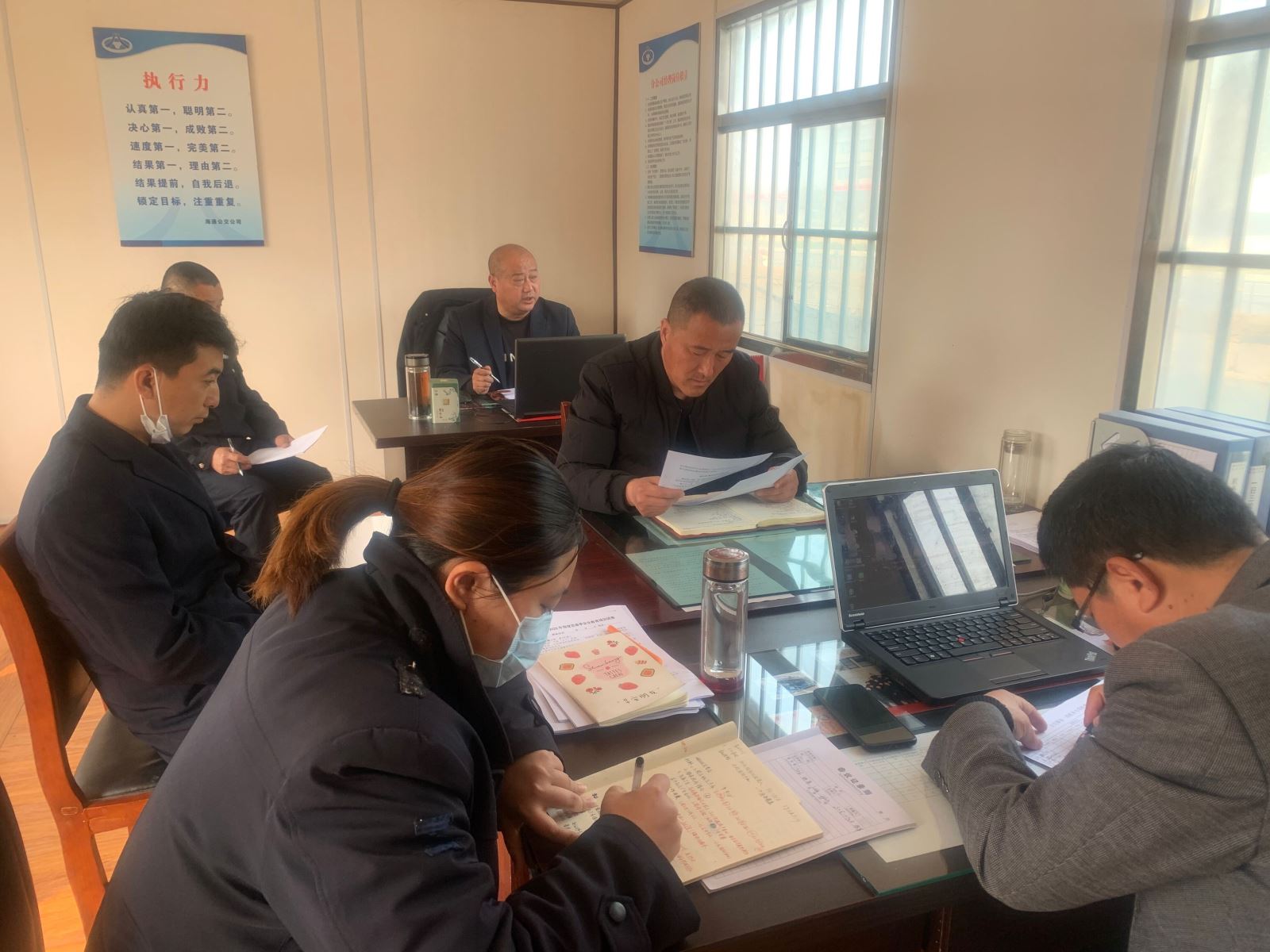 公交集團公交事業(yè)一部分公司召開(kāi)“五一”運輸保障會(huì )議