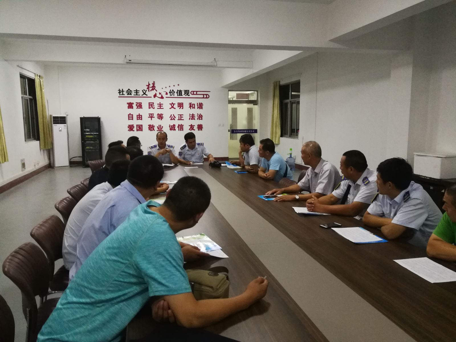 公交集團公交事業(yè)一部召開(kāi)優(yōu)質(zhì)服務(wù)專(zhuān)題交流會(huì )議