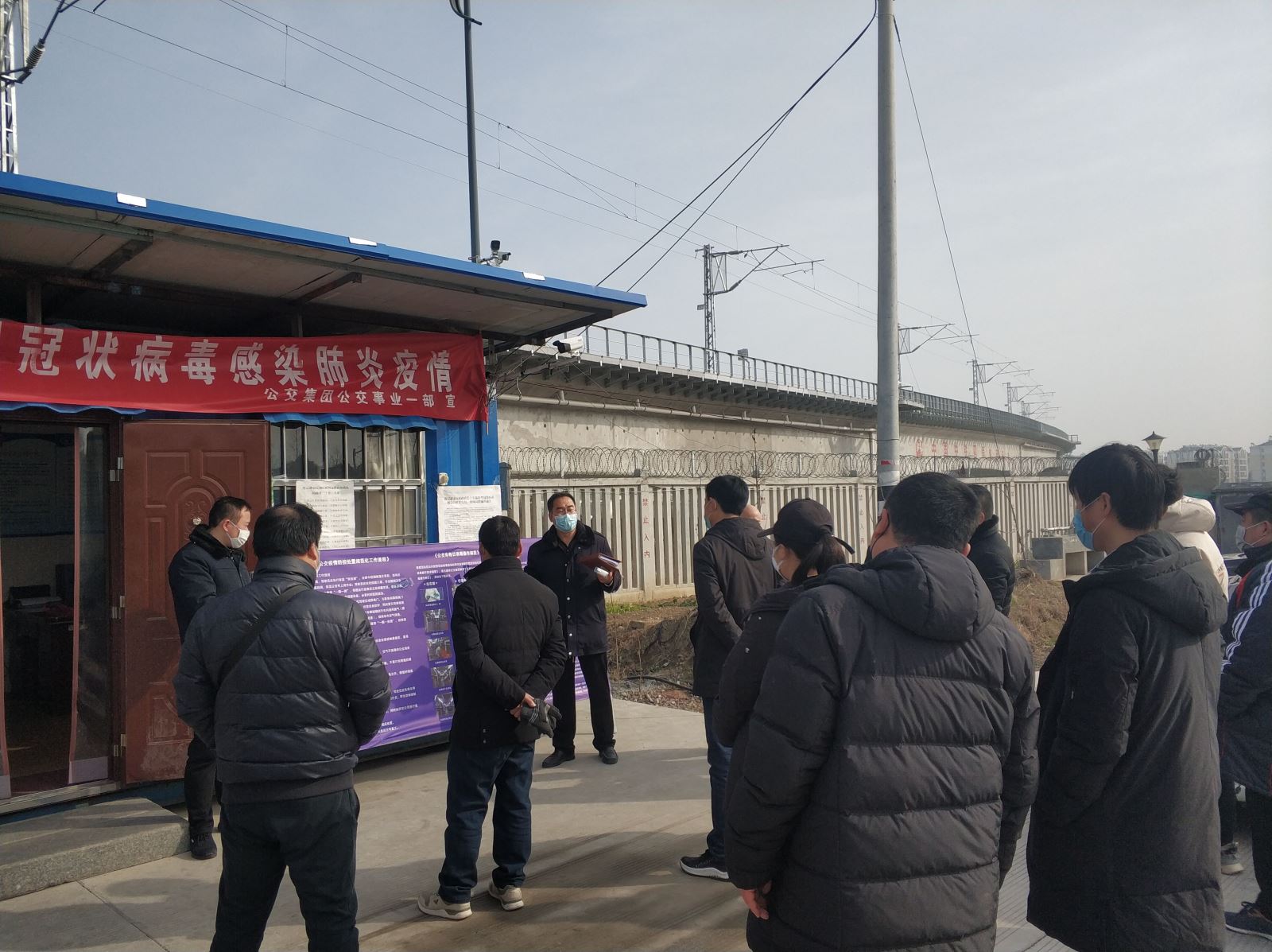 公交集團公交事業(yè)一部“過(guò)三關(guān)”保市民 安全出行