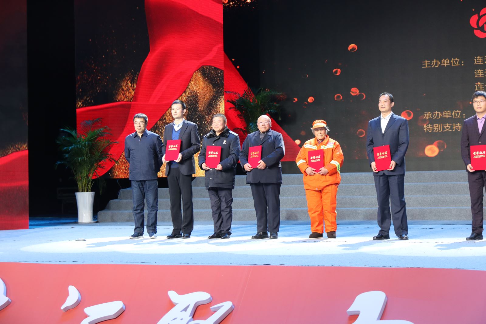 公交集團公交事業(yè)一部23路駕駛員喬曉峰獲得“信用個(gè)人”獎項