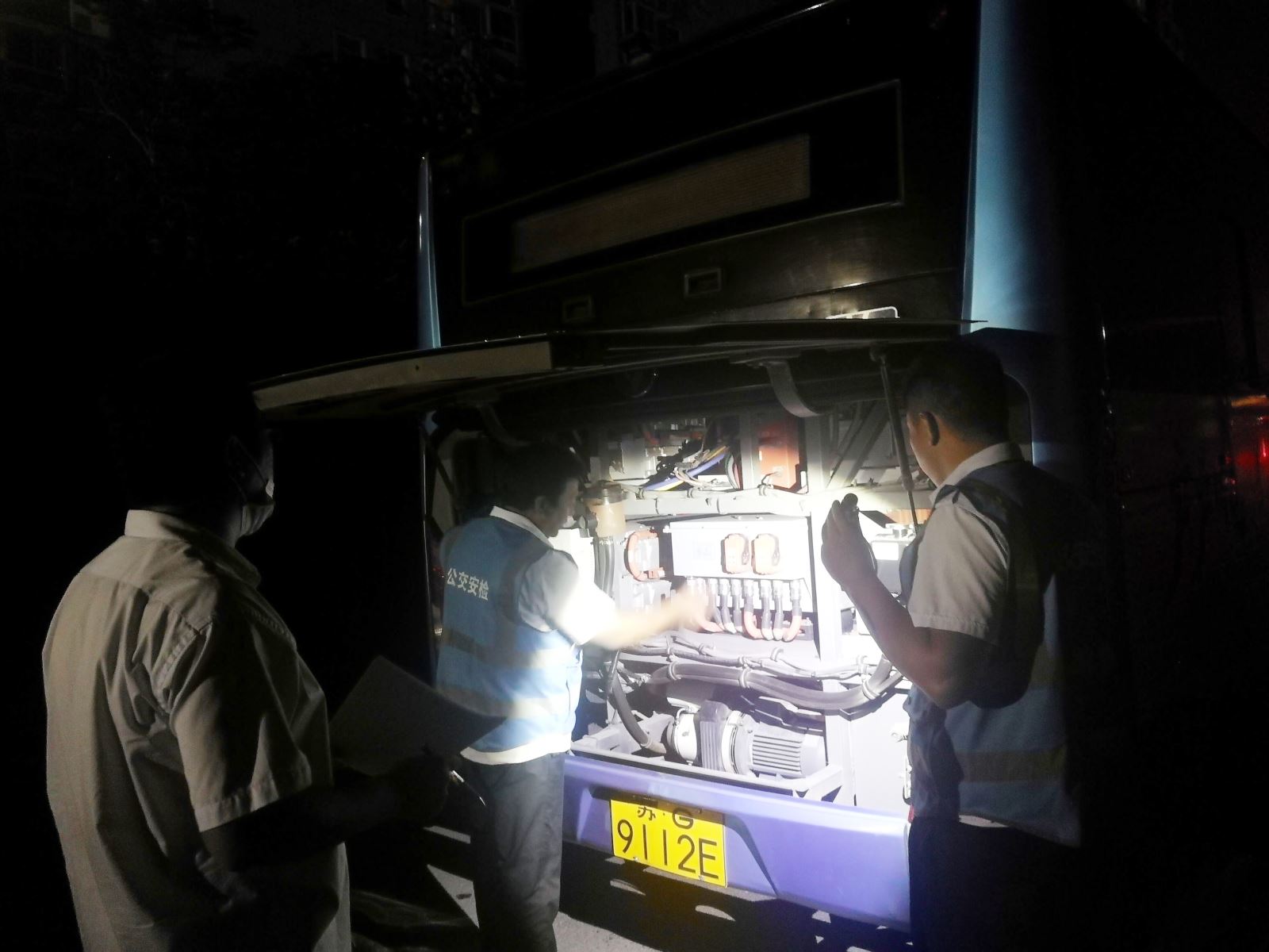 公交集團公交事業(yè)一部組織開(kāi)展夏季場(chǎng)站夜查