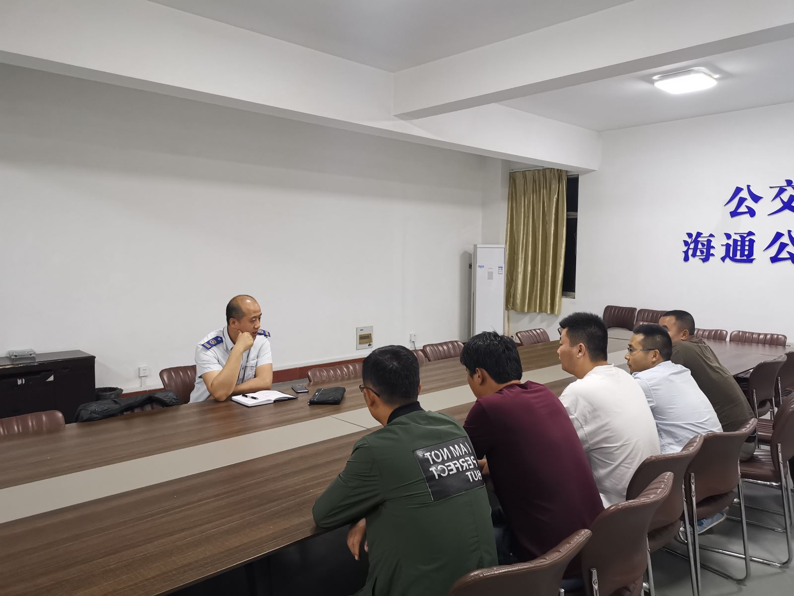 公交集團公交事業(yè)一部開(kāi)展新進(jìn)駕駛員雨季安全行車(chē)教育專(zhuān)題會(huì )議