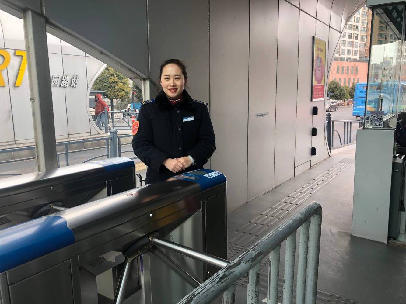 發(fā)生在公交站臺里的溫暖小事