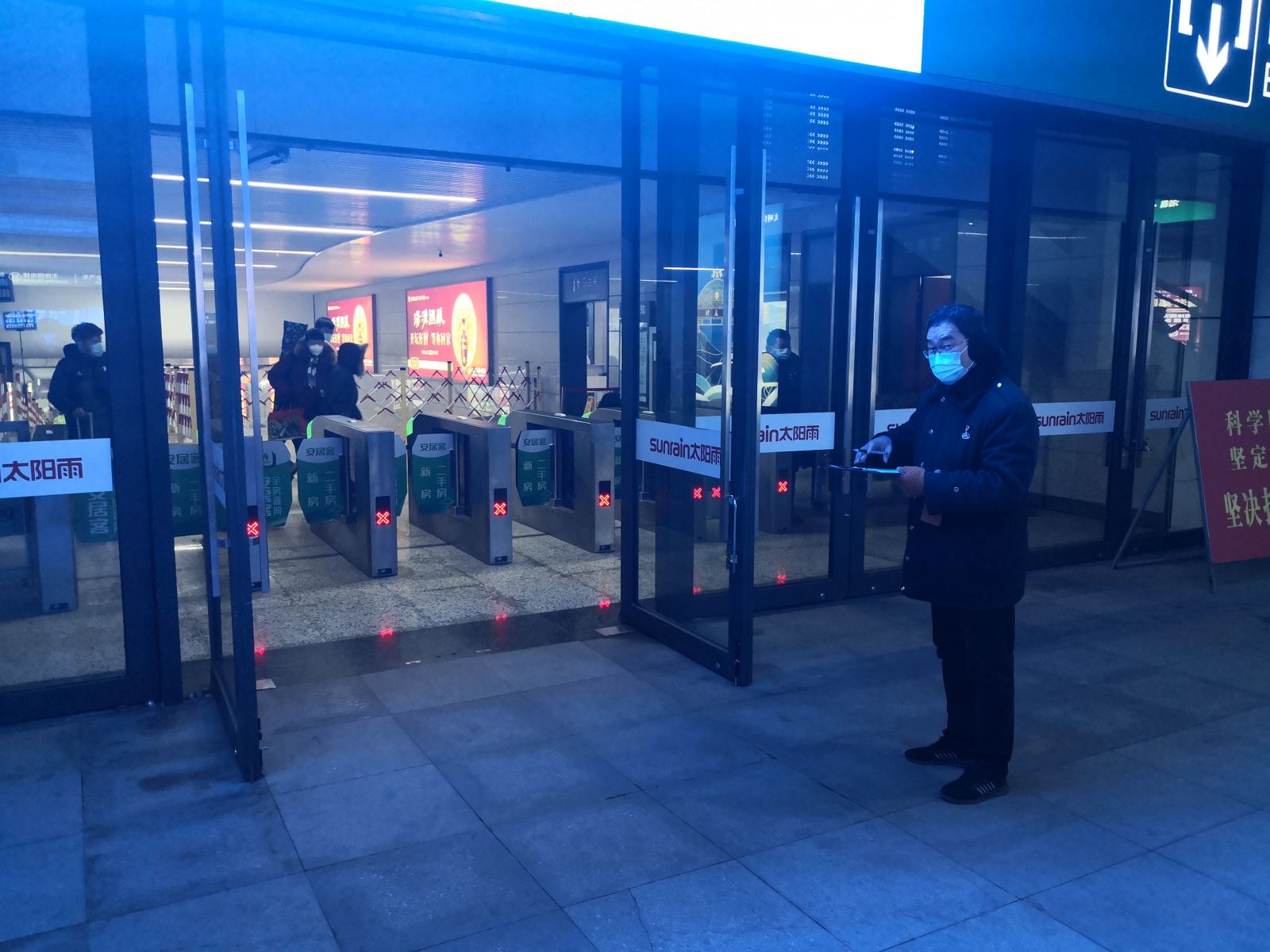 公交集團公交事業(yè)一部對高鐵夜間客流情況進(jìn)行調研