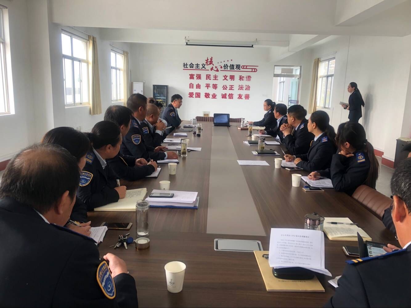 公交集團權屬單位固定學(xué)習日組織觀(guān)看《上甘嶺》教育視頻