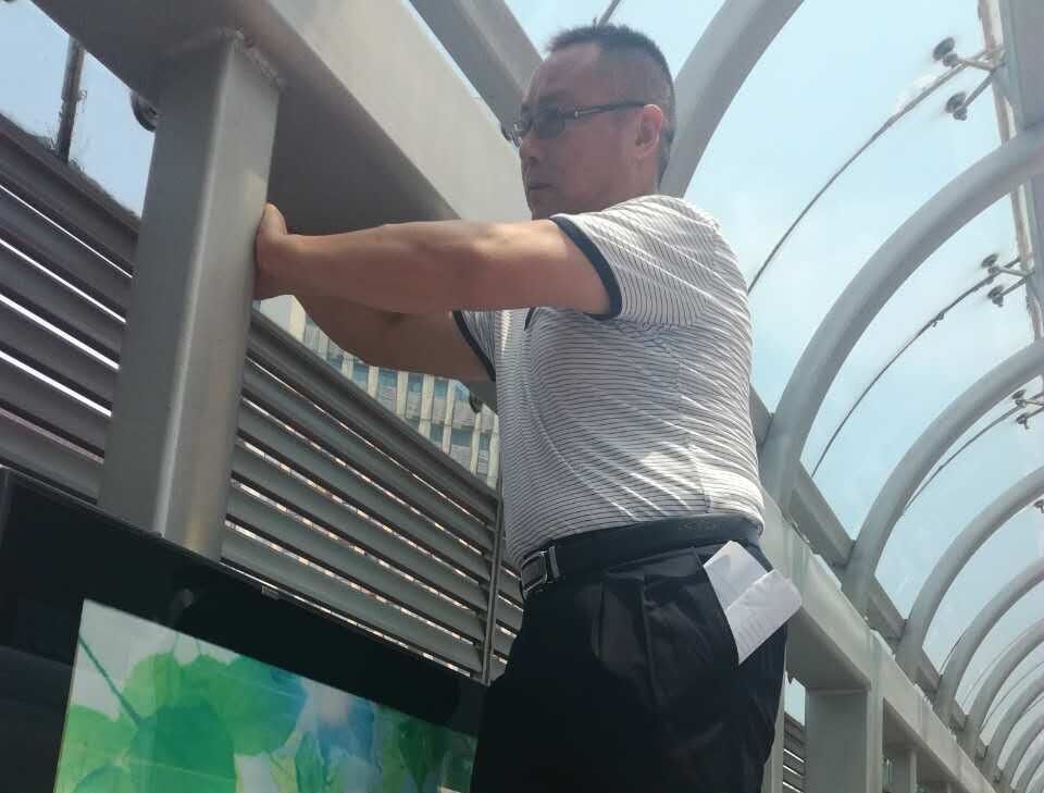 有這樣一個(gè)群體：快速公交總務(wù)科智能化維護人員