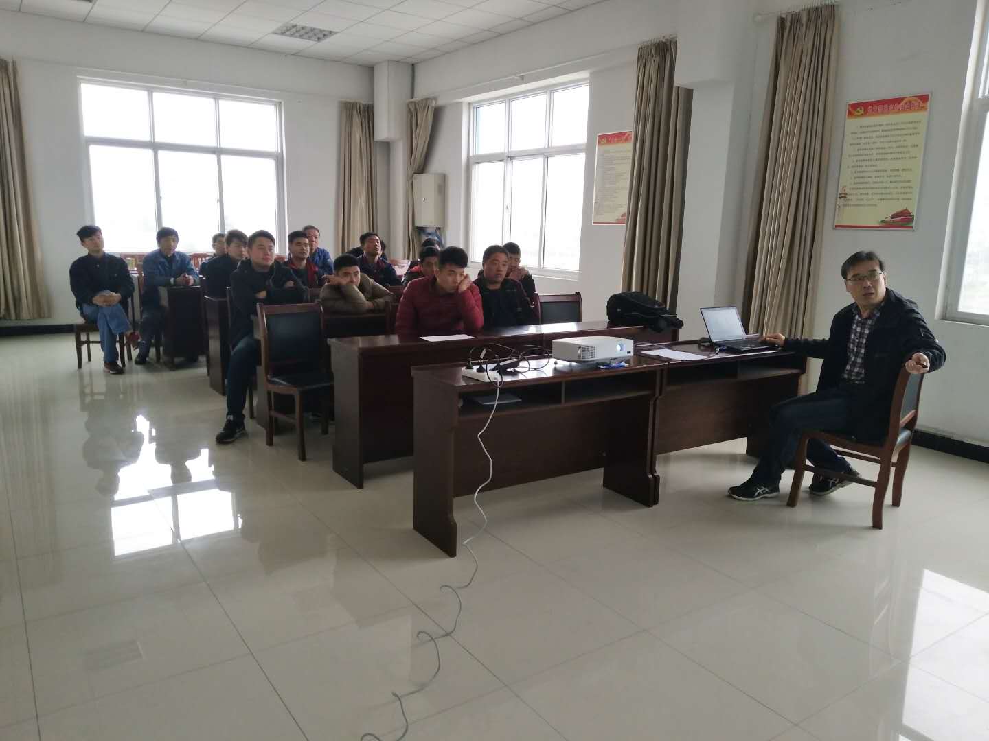 公交集團維修公司、大浦保養廠(chǎng)舉辦技能知識培訓活動(dòng)