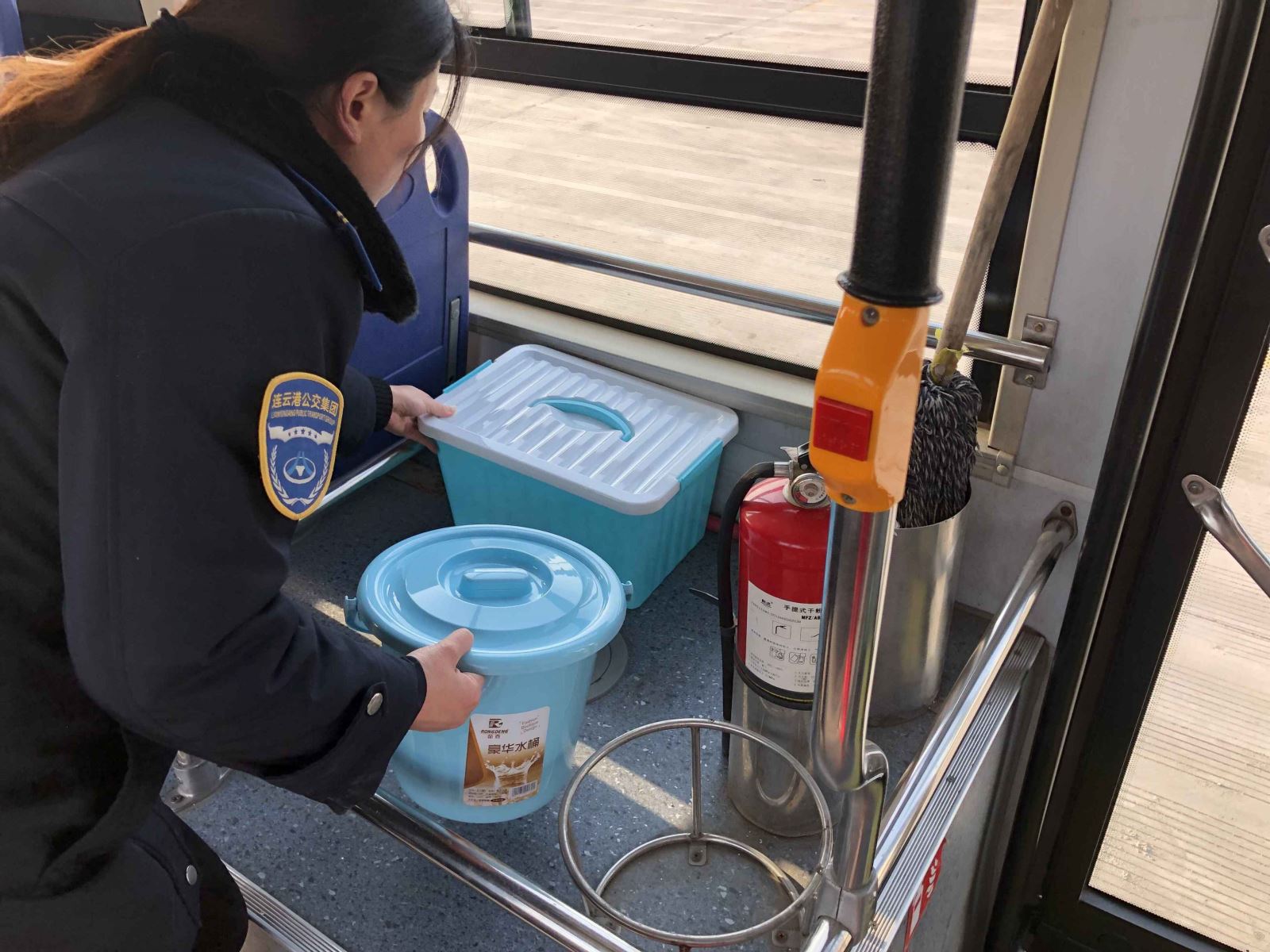 公交集團公交事業(yè)一部積極開(kāi)展“文明城市示范線(xiàn)”創(chuàng  )建活動(dòng)