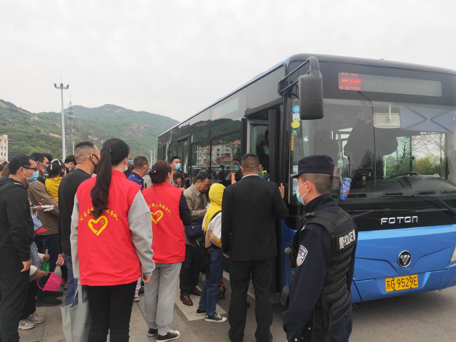 勞動(dòng)節，公交志愿服務(wù)不停歇