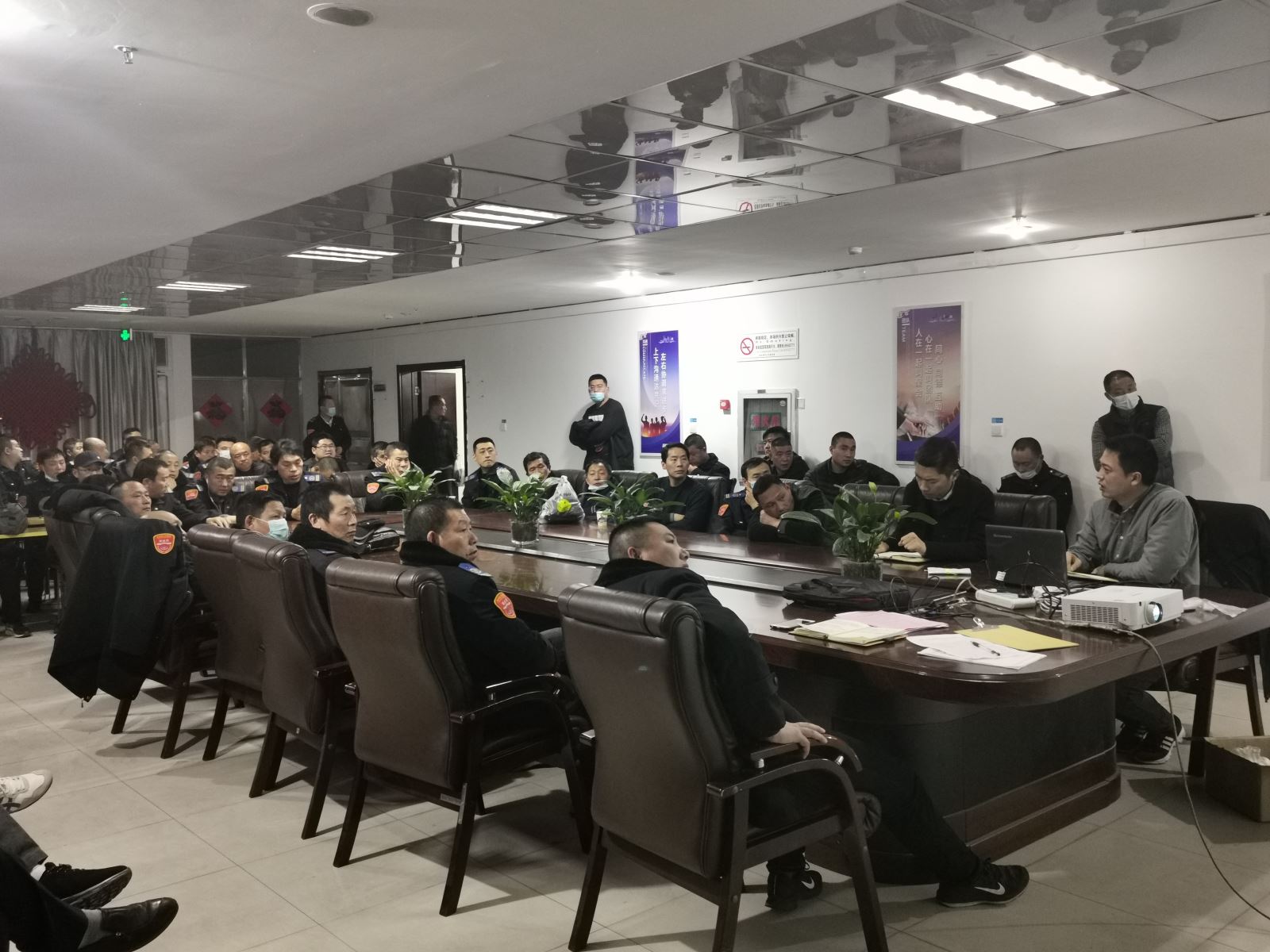 快速公交事業(yè)部召開(kāi)駕駛員安全例會(huì )部署春季安全管理工作