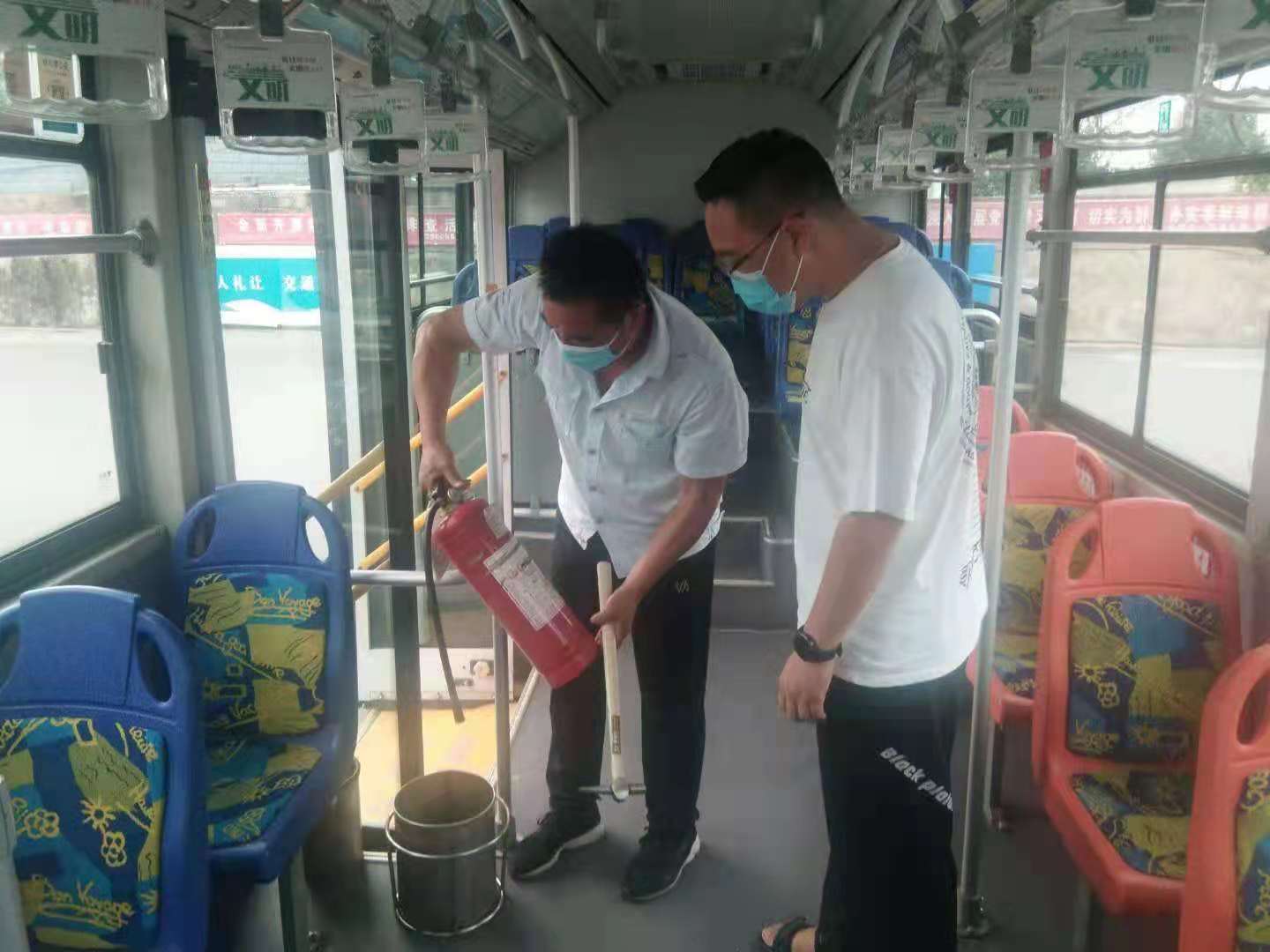 公交集團公交事業(yè)一部防疫、安全兩手抓夯實(shí)新入職駕駛員崗前綜合培訓