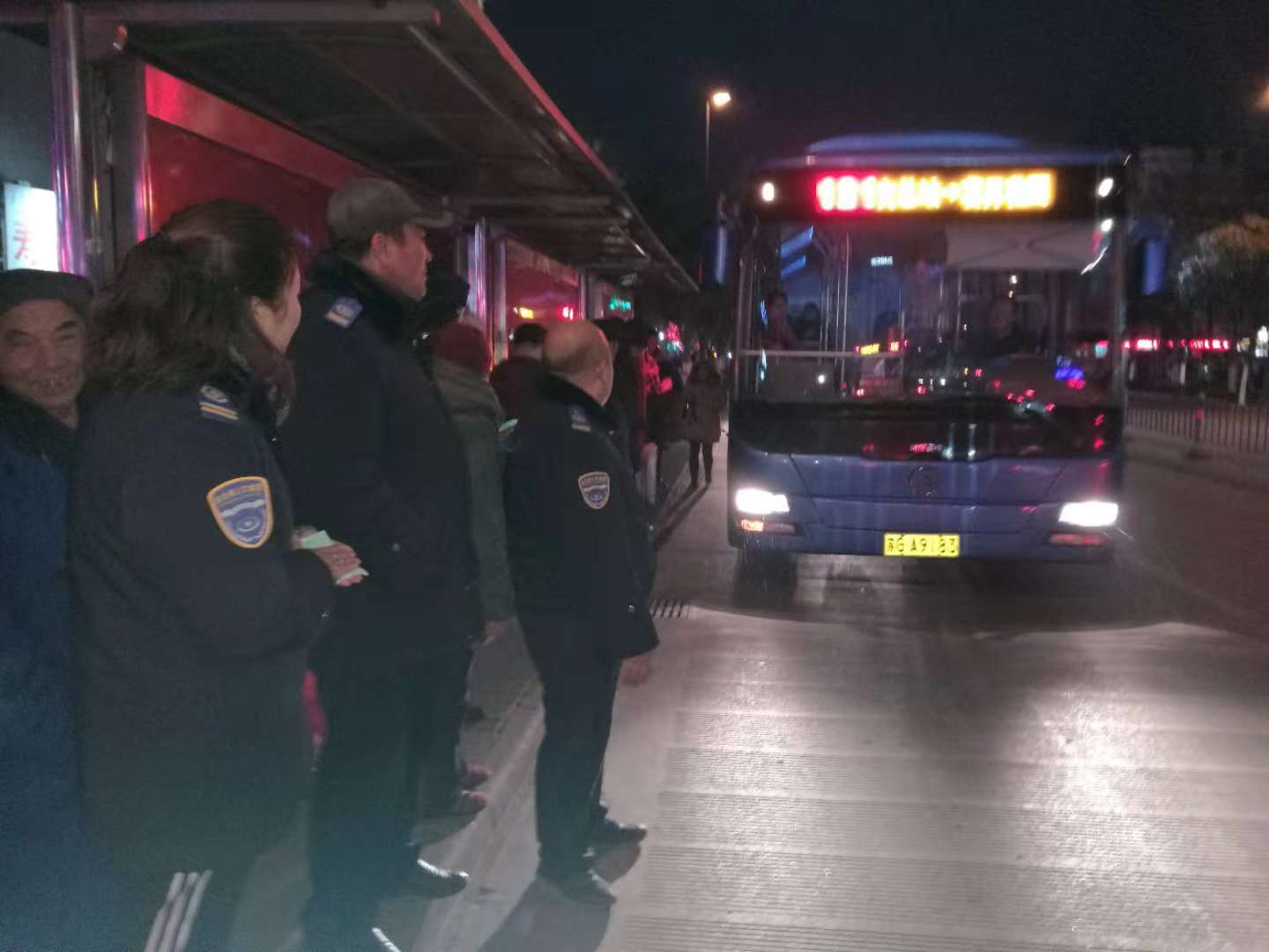 公交集團權屬單位積極開(kāi)展創(chuàng  )文志愿服務(wù)活動(dòng)