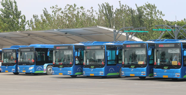 連云港市公交集團“愛(ài)心送考”再起航 近千輛公交車(chē)考生免費坐