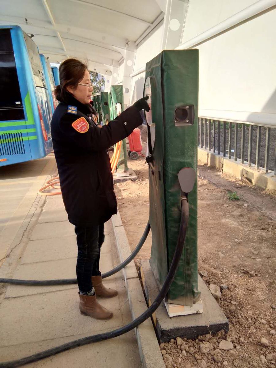 公交集團充電女工紀實(shí)
