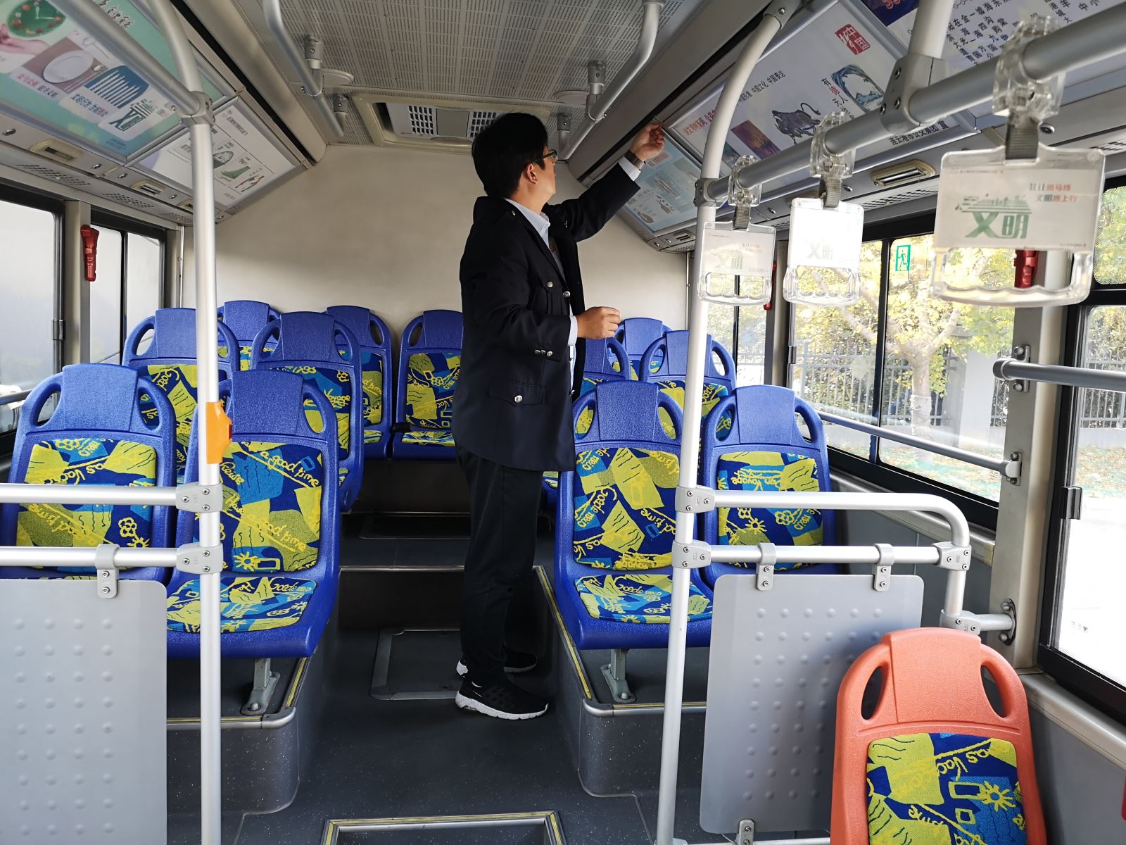 公交集團公交事業(yè)二部持續開(kāi)展創(chuàng  )文專(zhuān)項大檢查