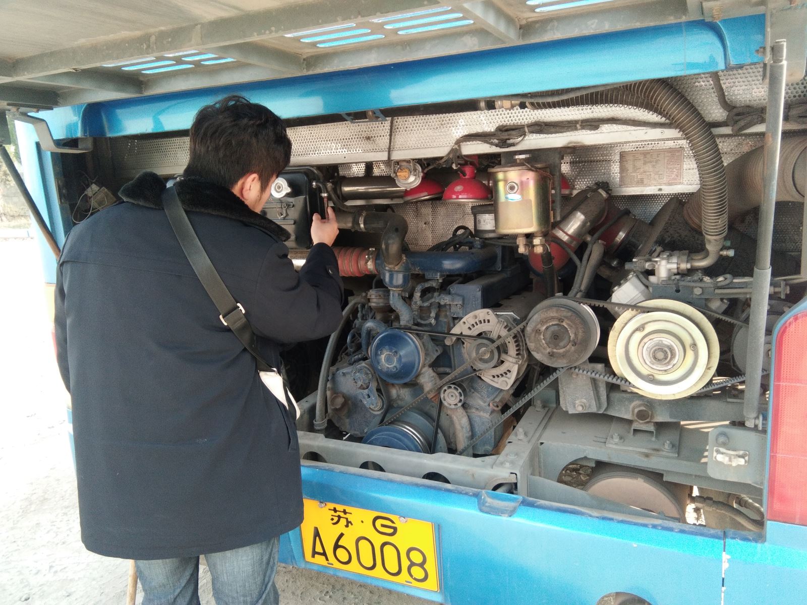 公交集團公交事業(yè)一部開(kāi)展車(chē)輛安全機務(wù)大檢查