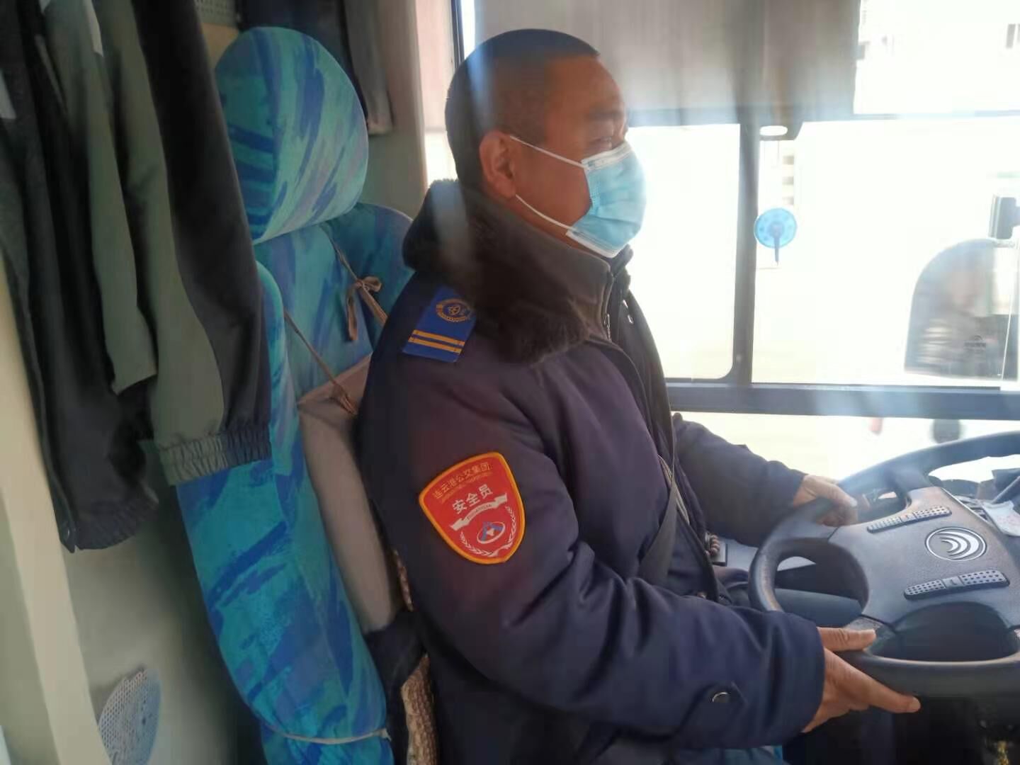 公交集團公交事業(yè)一部7路駕駛員李衛民 拾金不昧受表?yè)P