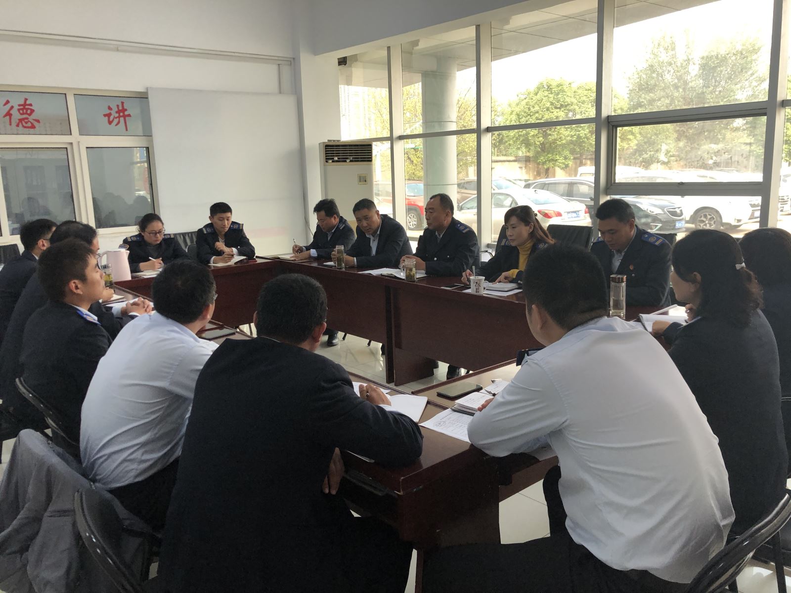 公交集團經(jīng)營(yíng)發(fā)展事業(yè)部召開(kāi)創(chuàng  )文迎檢部署會(huì )