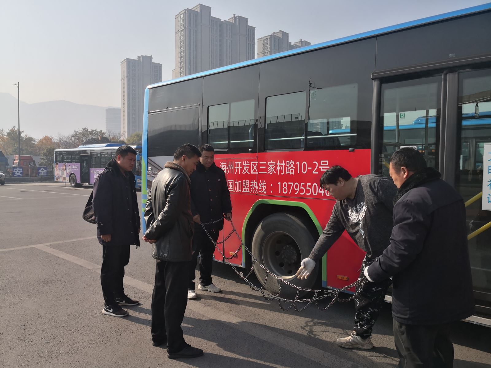戰冰雪、保暢通，公交集團公交事業(yè)二部開(kāi)展防滑鏈培訓
