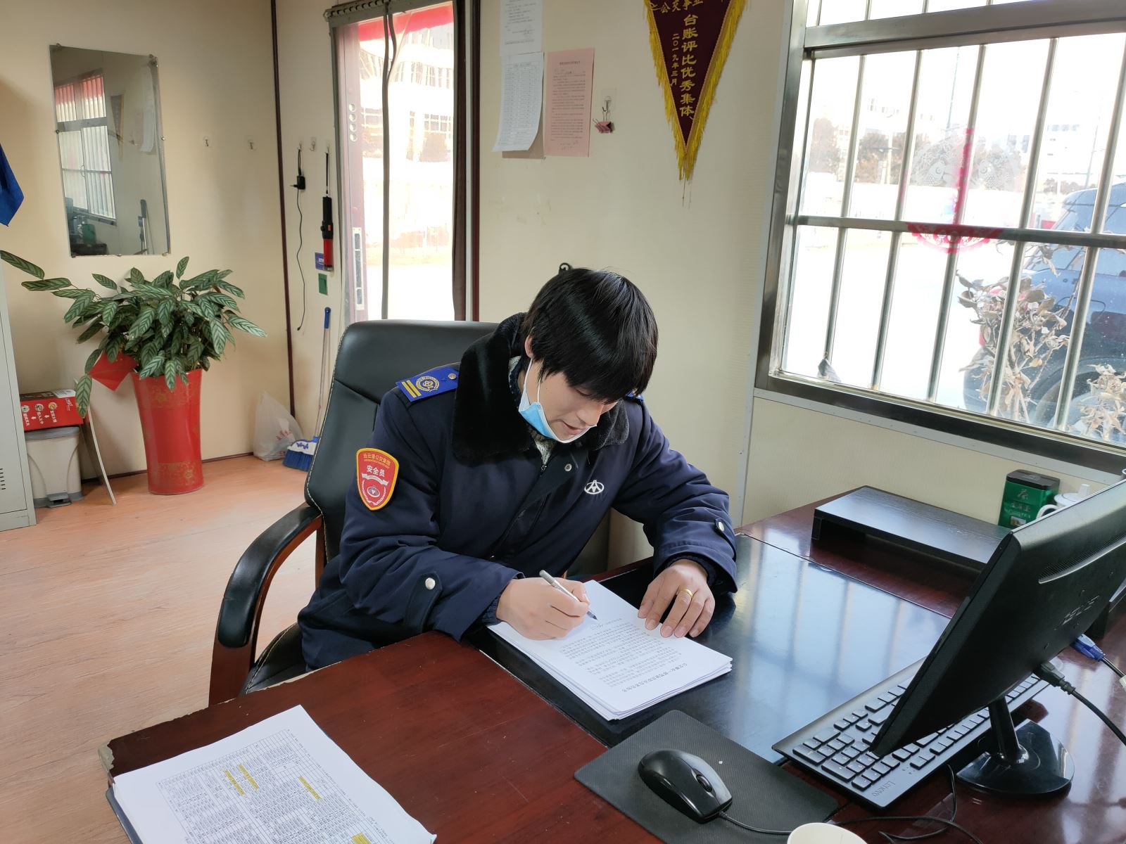 公交集團公交事業(yè)一部簽訂駕駛員安全行車(chē)責任書(shū)