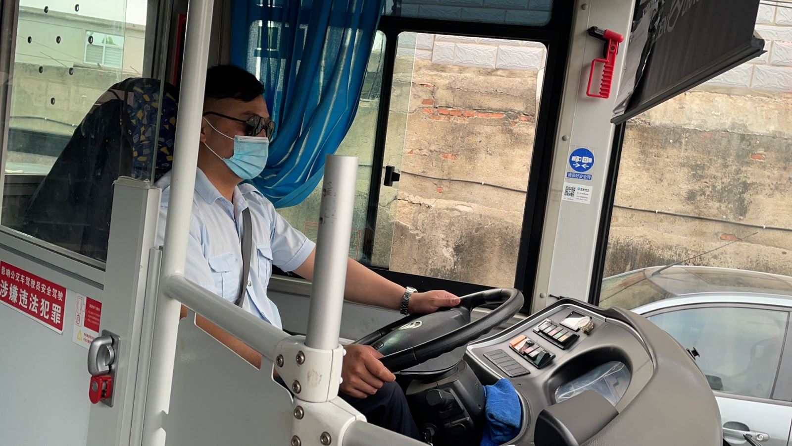 公交集團公交事業(yè)一部游1路駕駛員霍州拾金不昧受表?yè)P