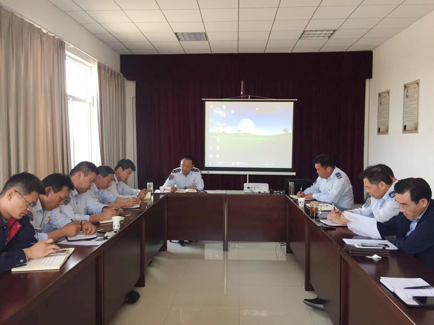 公交集團汽服公司召開(kāi)落實(shí)安全生產(chǎn)責任制專(zhuān)題會(huì )議