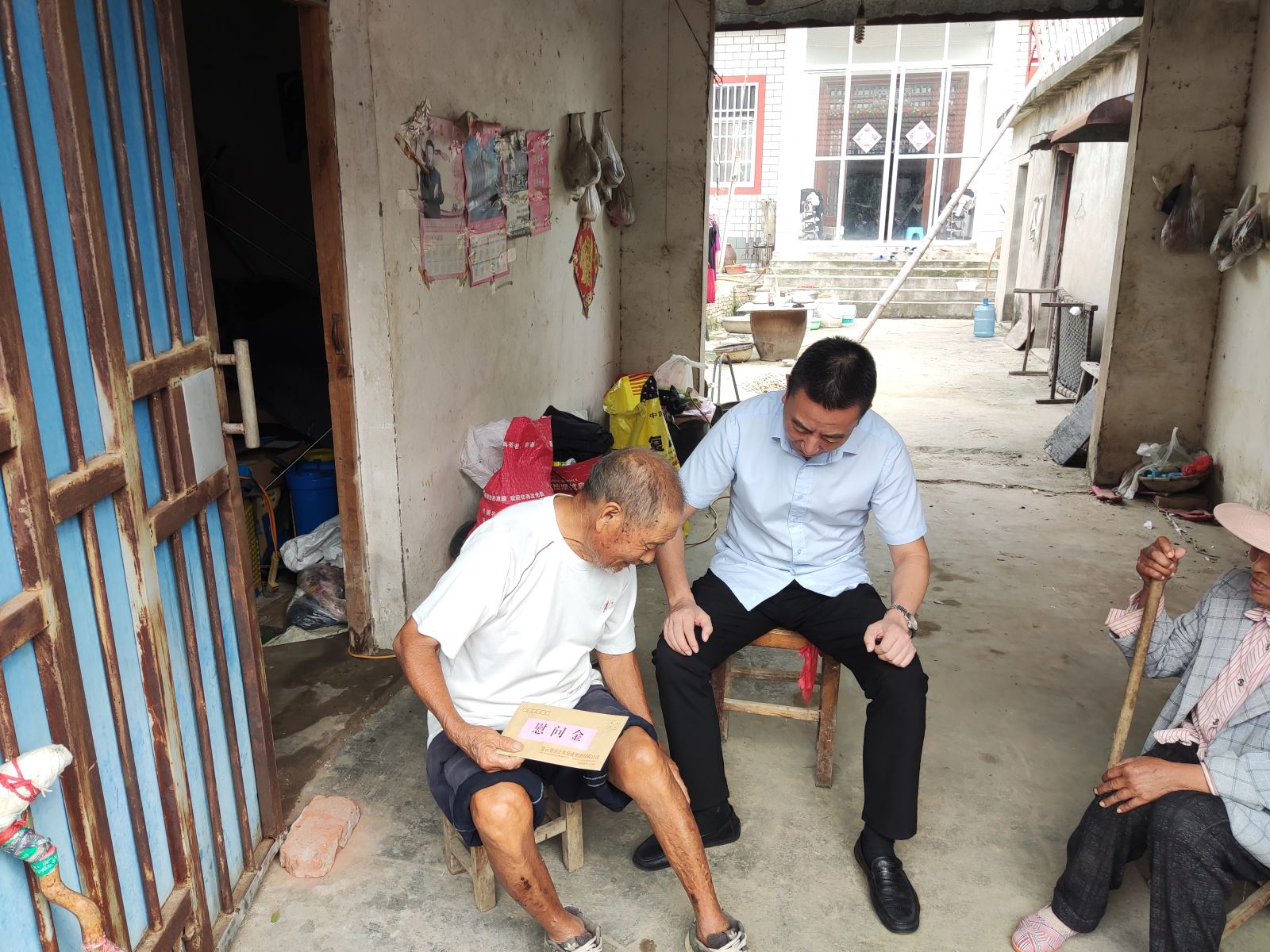 公交集團踐行為群眾辦實(shí)事，持續做好“走千村訪(fǎng)萬(wàn)戶(hù)”工作