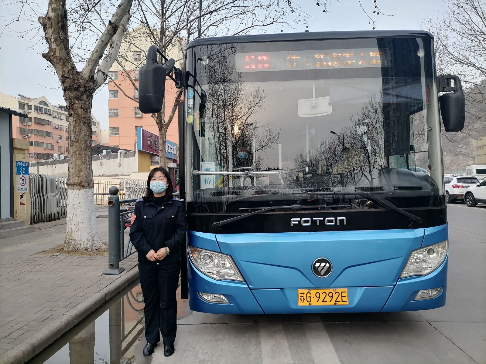 公交事業(yè)二部58路駕駛員王嫦娥及時(shí)歸還乘客丟失的手機