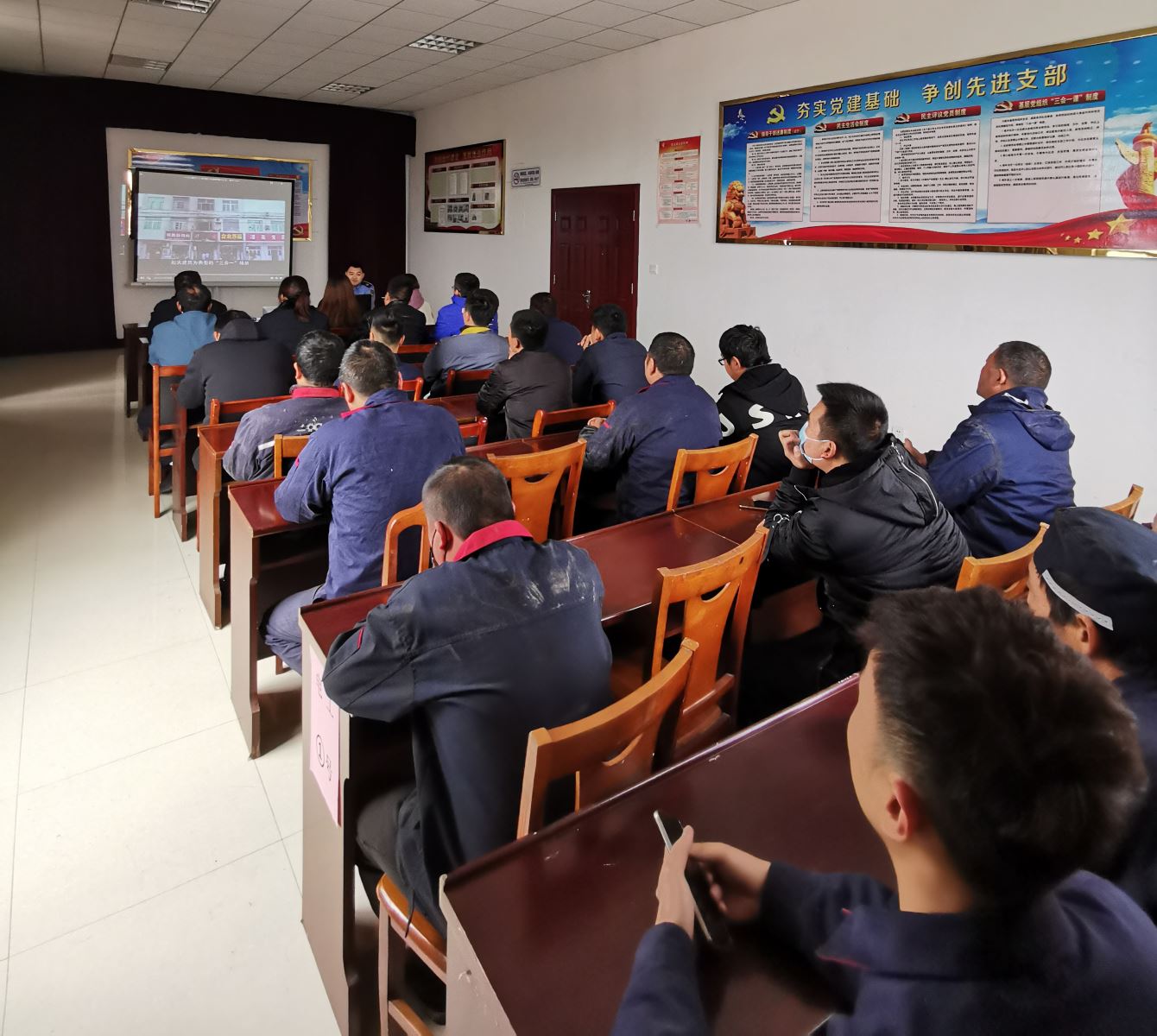 公交集團機務(wù)技術(shù)事業(yè)部組織開(kāi)展消防培訓活動(dòng)