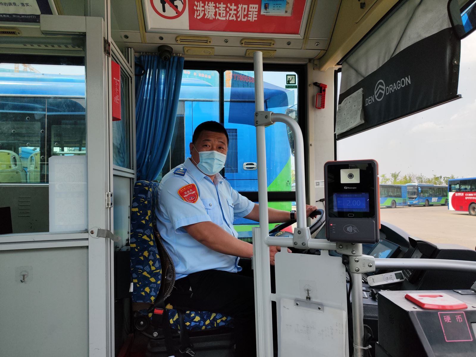 駕駛員陳紅波及時(shí)歸還乘客丟失的手機