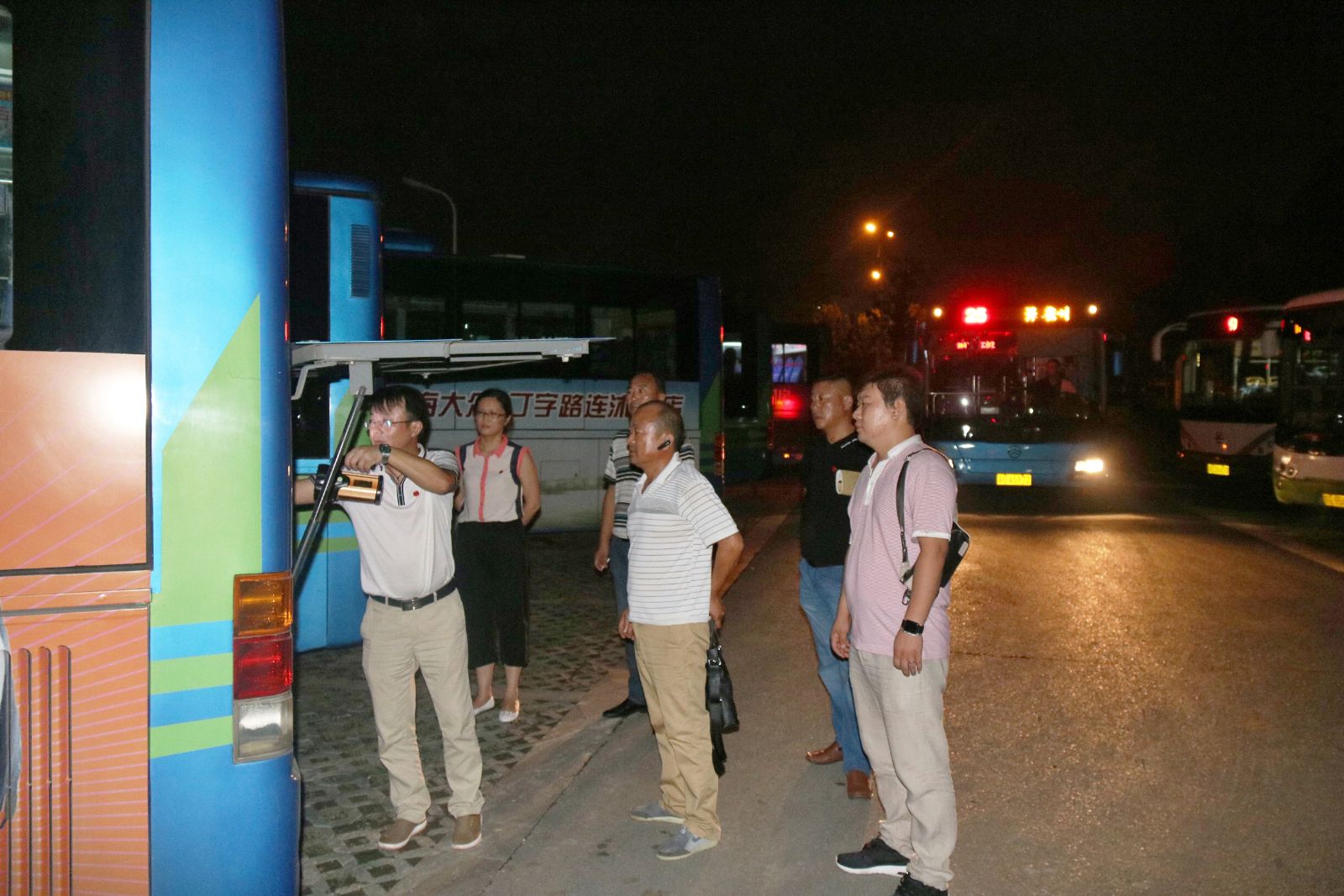 海通公交公司基層單位不畏高溫積極開(kāi)展各項工作