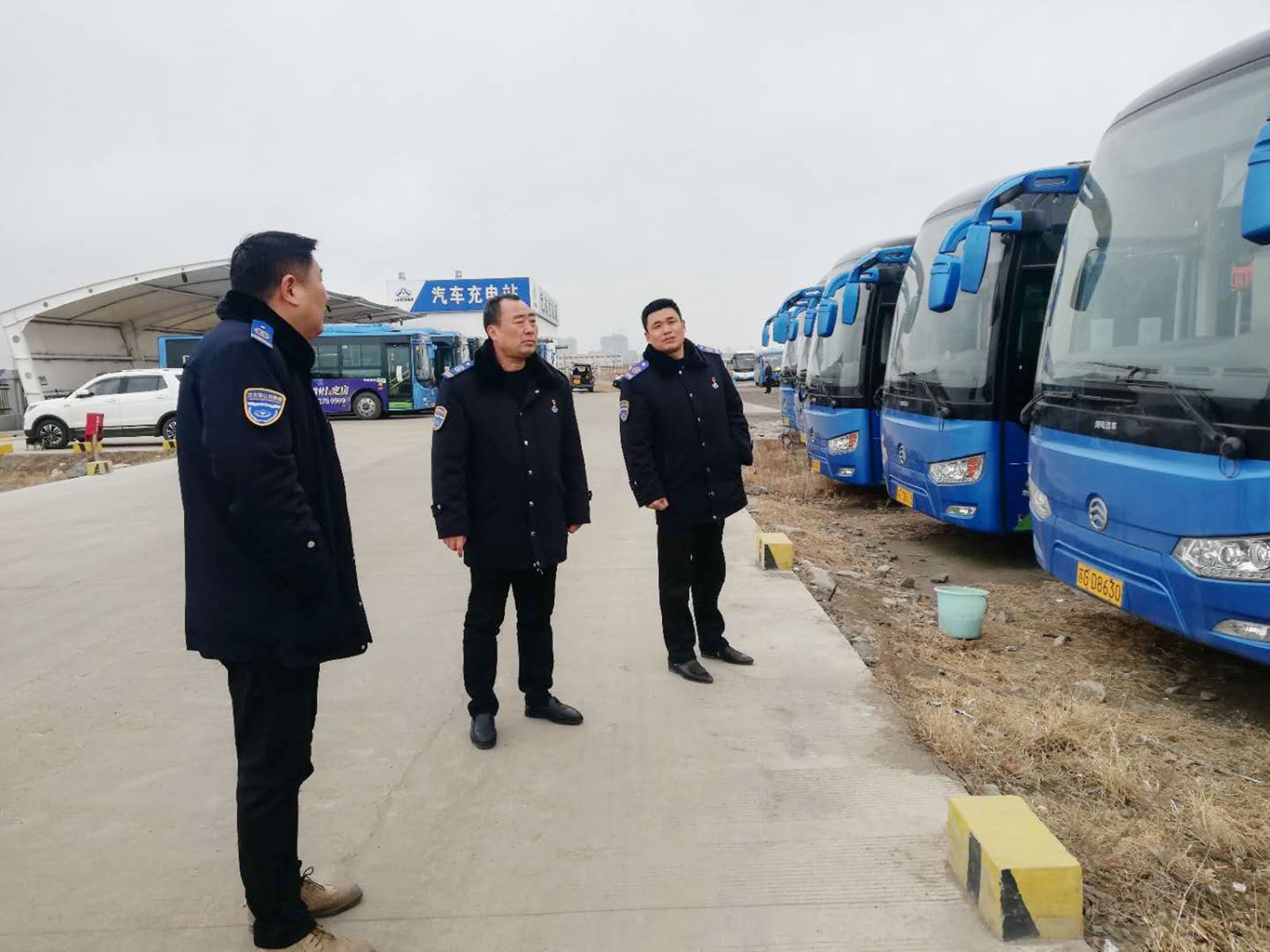 公交集團經(jīng)營(yíng)發(fā)展事業(yè)部開(kāi)展鹽池西路停車(chē)場(chǎng)安全專(zhuān)項檢查