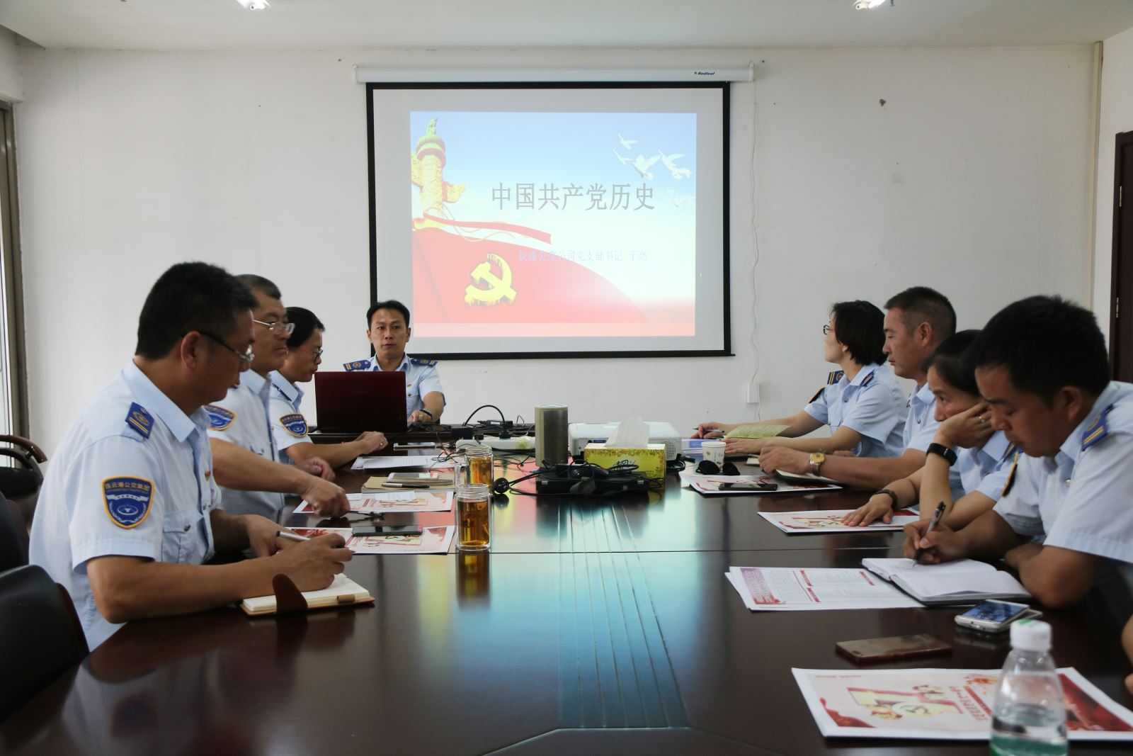 公交集團快速公司召開(kāi)解放思想大討論動(dòng)員大會(huì )