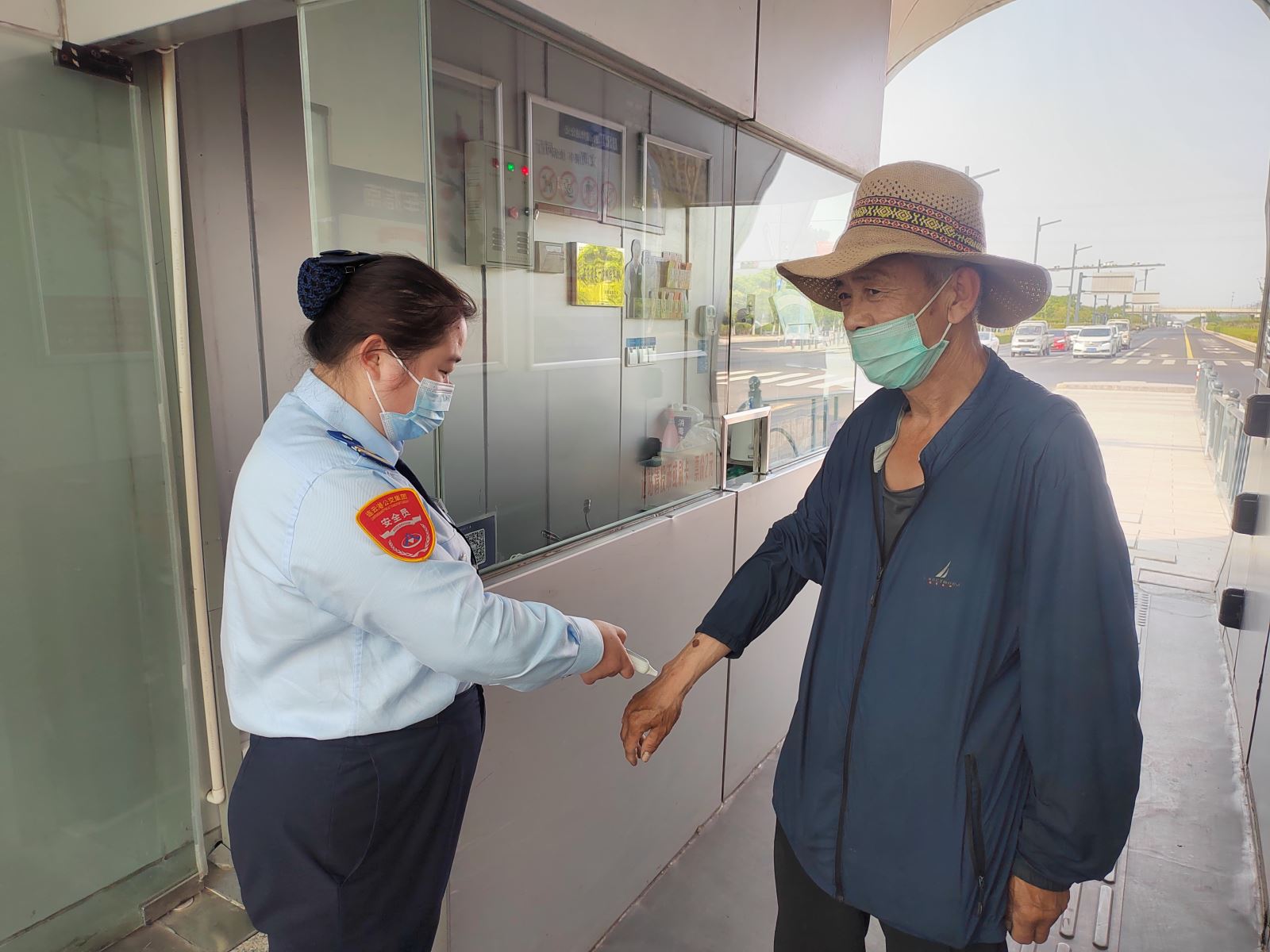 暖心服務(wù)，讓老人熱淚盈眶