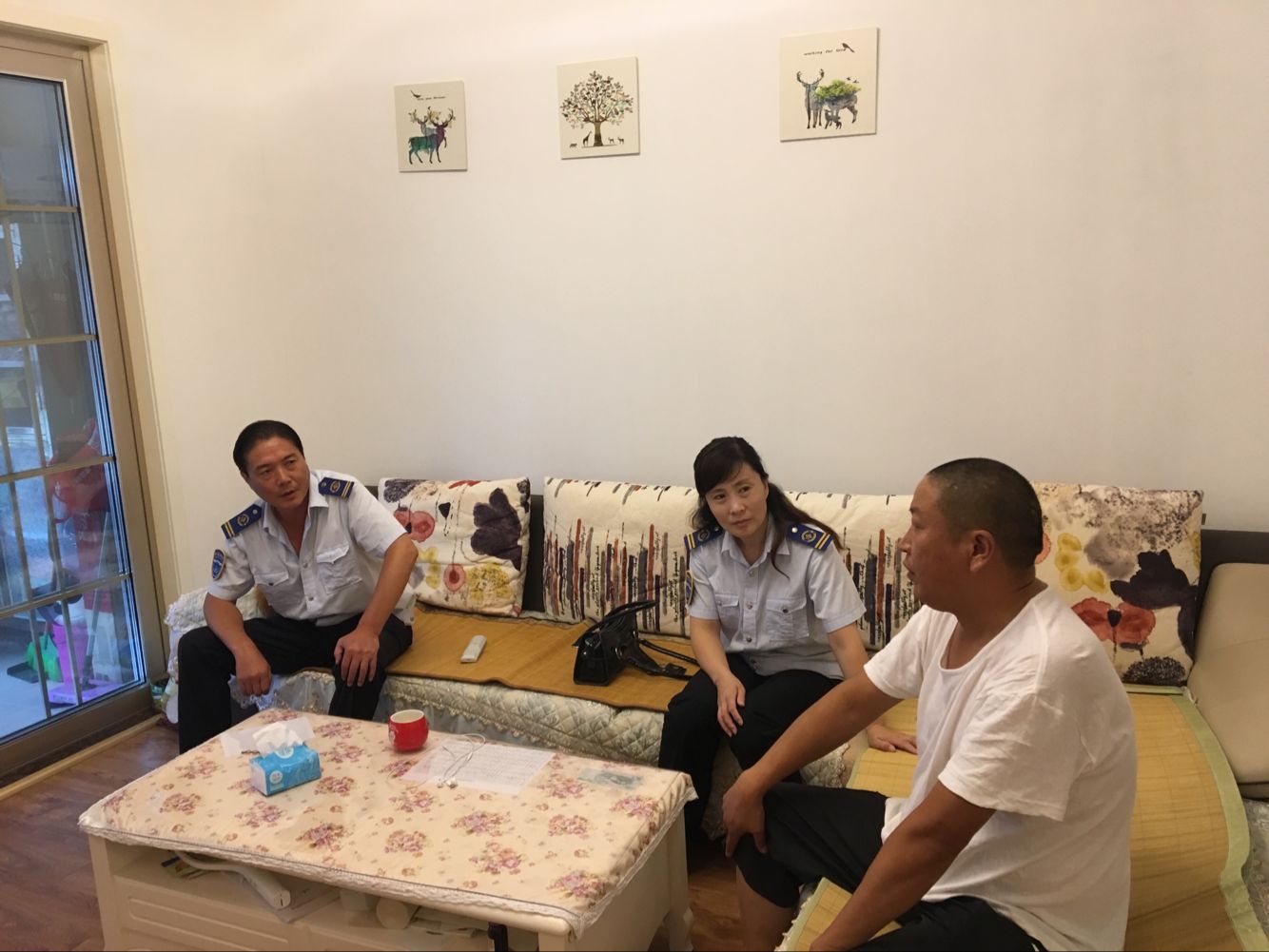 公交集團佳連公司工會(huì )慰問(wèn)探望生病職工