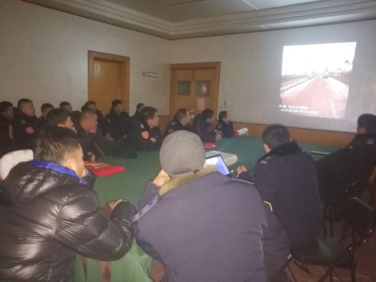 公交集團經(jīng)營(yíng)發(fā)展事業(yè)部召開(kāi)駕駛員安全例會(huì )