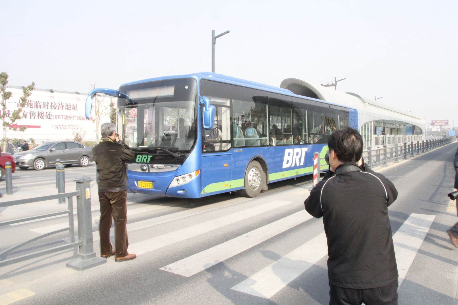 “逐夢(mèng)港城看發(fā)展”攝影組走進(jìn)海通公交