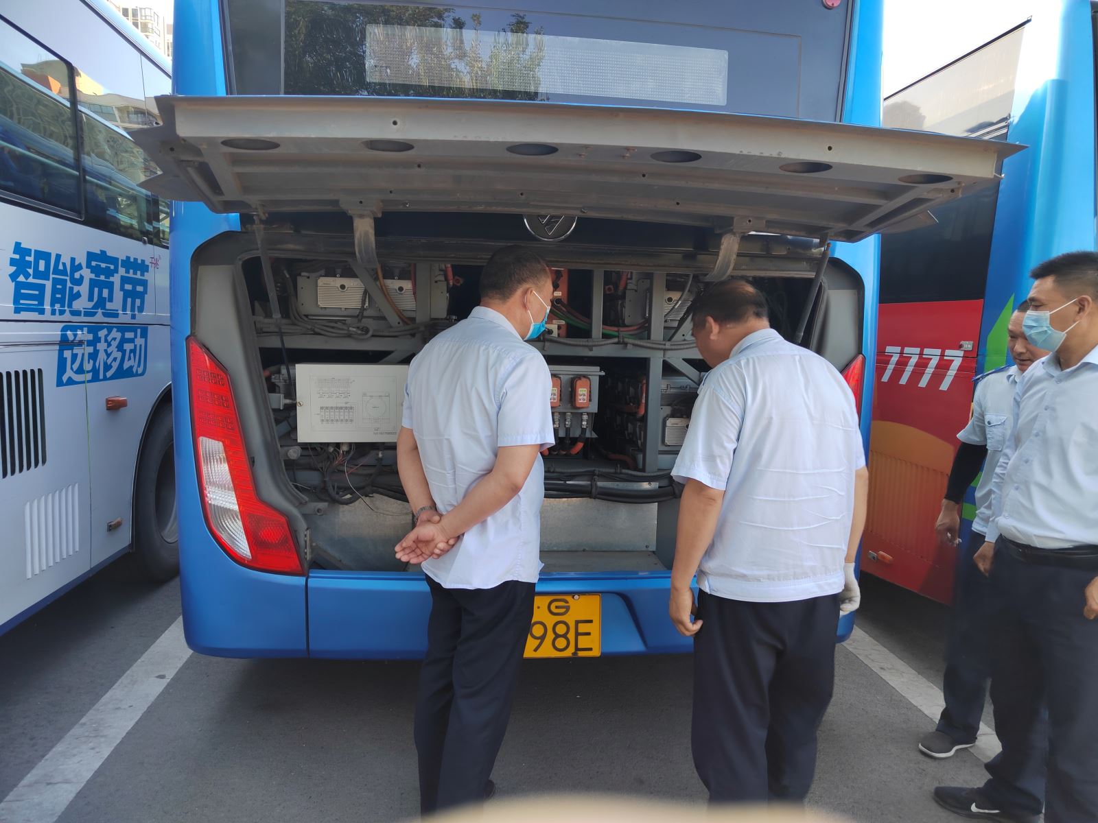 公交事業(yè)二部開(kāi)展端午節前安全生產(chǎn)綜合大檢查