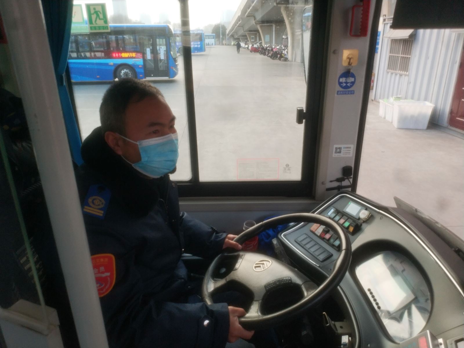 公交37路駕駛員蔣洪來(lái)及時(shí)歸還乘客丟失的手機