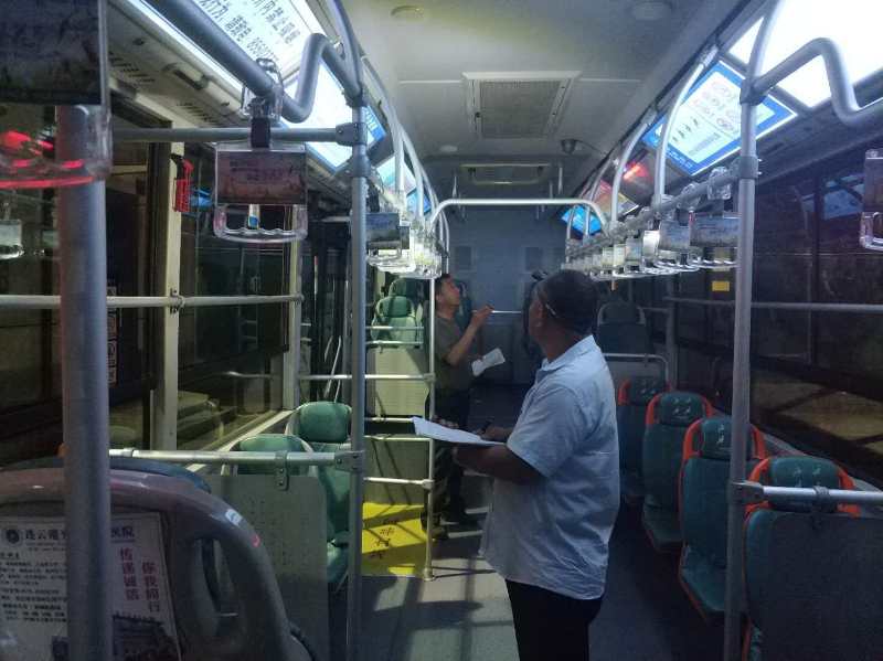 快速公交事業(yè)部開(kāi)展車(chē)輛衛生大檢查助推創(chuàng  )文工作