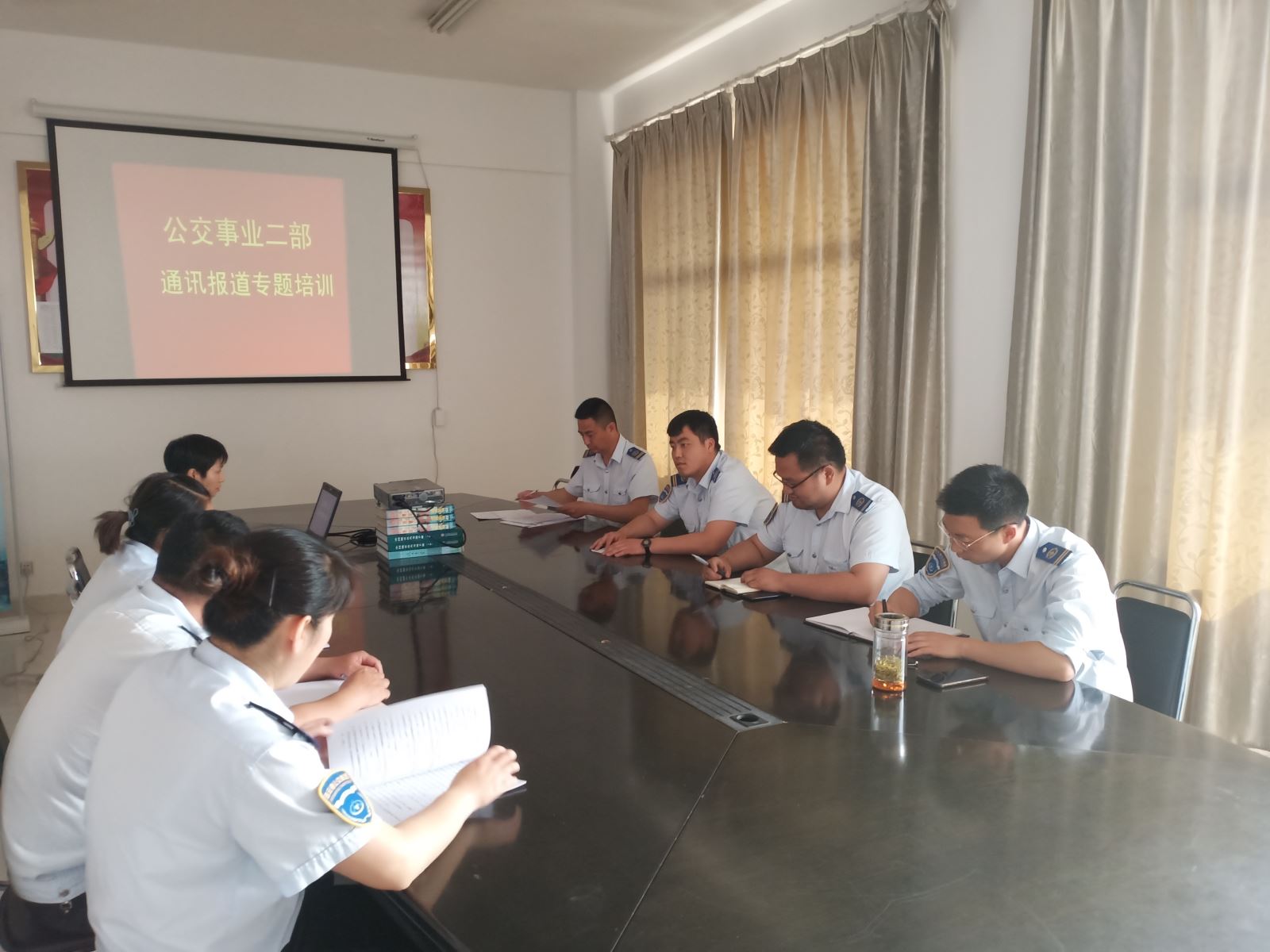 公交集團公交事業(yè)二部開(kāi)展通訊報道專(zhuān)題培訓