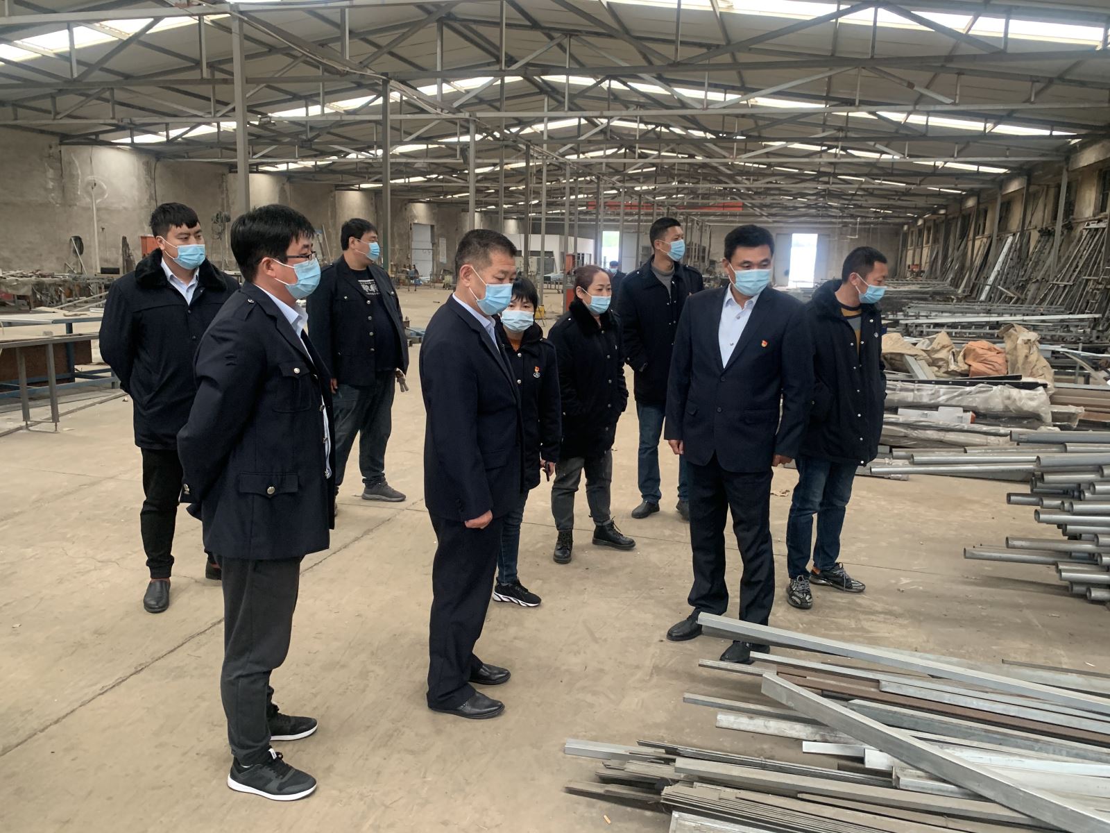 公交集團公交事業(yè)二部開(kāi)展“黨建引領(lǐng)富民路，脫貧攻堅當先鋒”主題黨日活動(dòng)