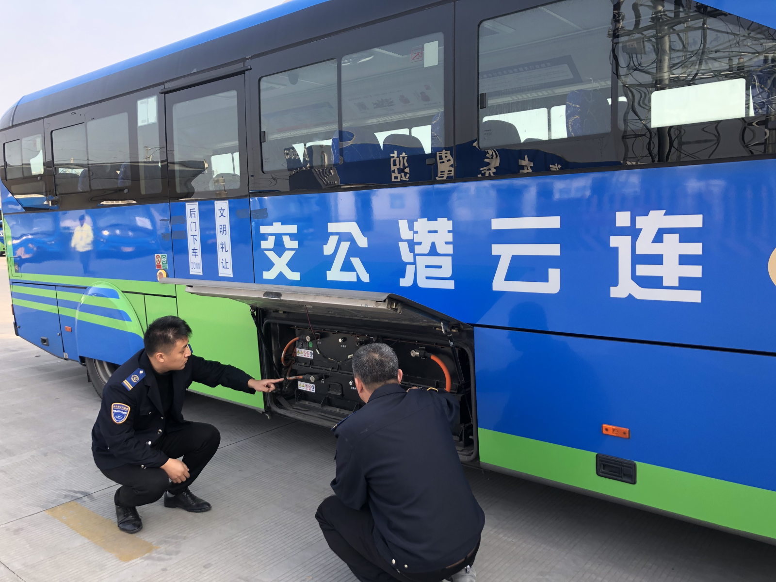 公交集團經(jīng)營(yíng)發(fā)展事業(yè)部開(kāi)展冬季車(chē)輛機務(wù)檢查