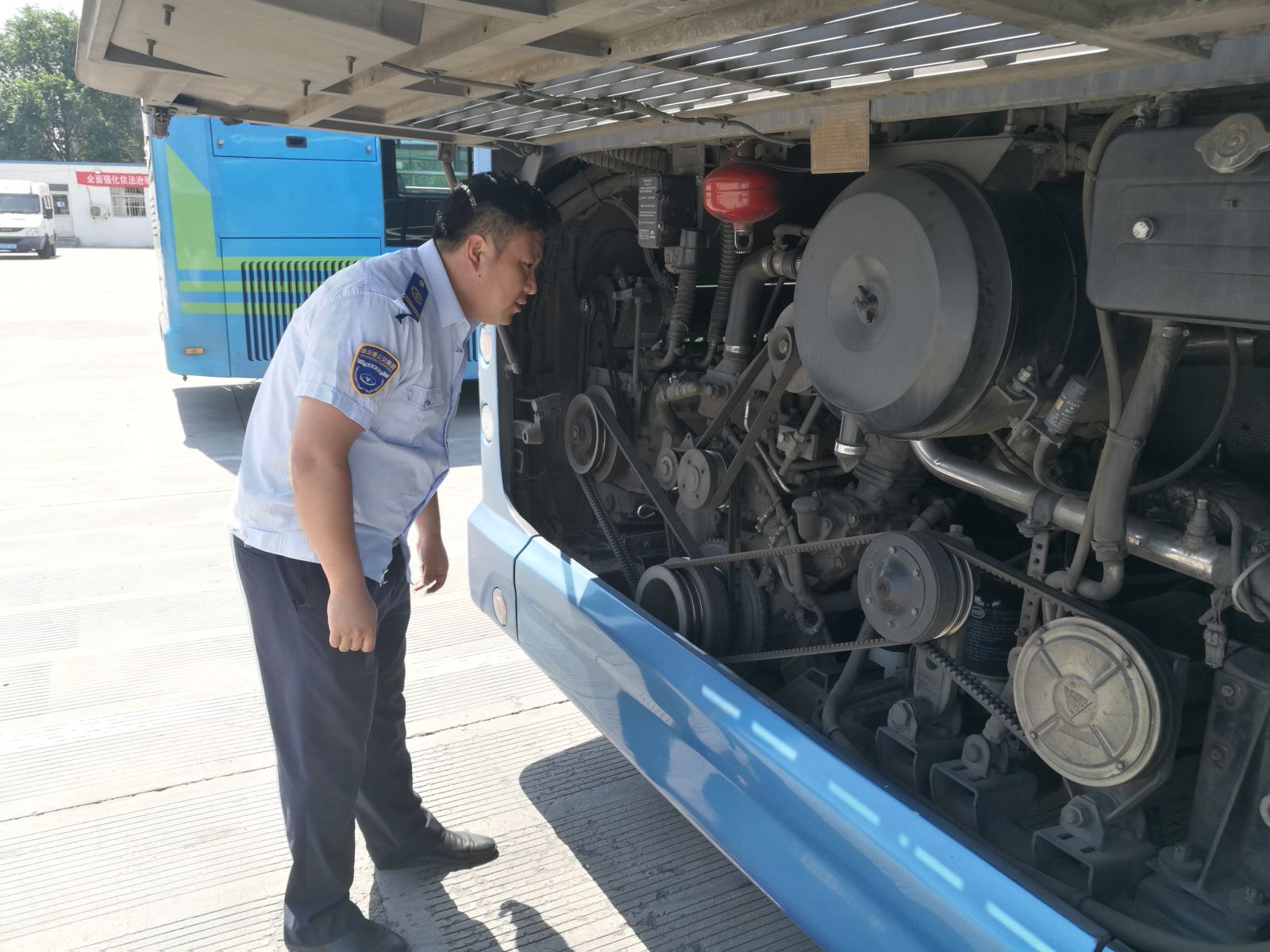 公交集團機務(wù)技術(shù)事業(yè)部開(kāi)展車(chē)輛技術(shù)狀況檢查工作