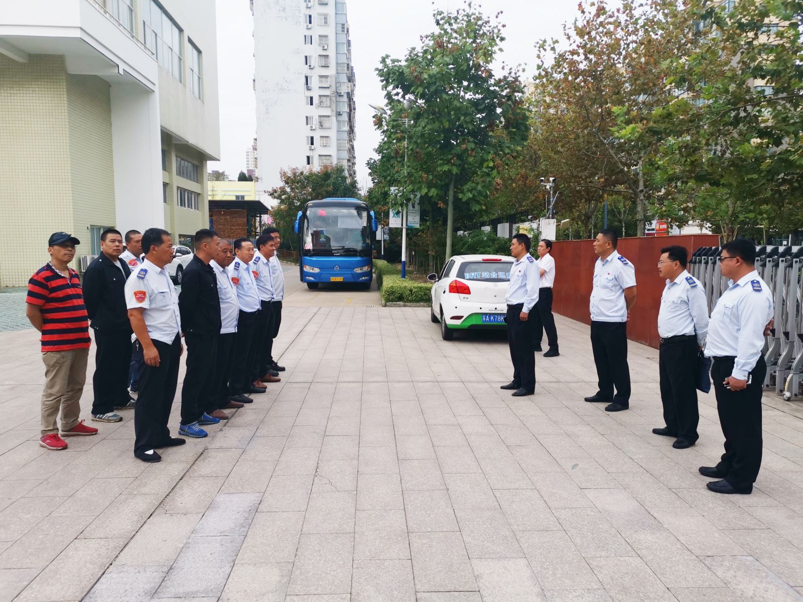 公交集團經(jīng)營(yíng)發(fā)展事業(yè)部圓滿(mǎn)完成蒼梧小學(xué)觀(guān)光采摘運輸工作