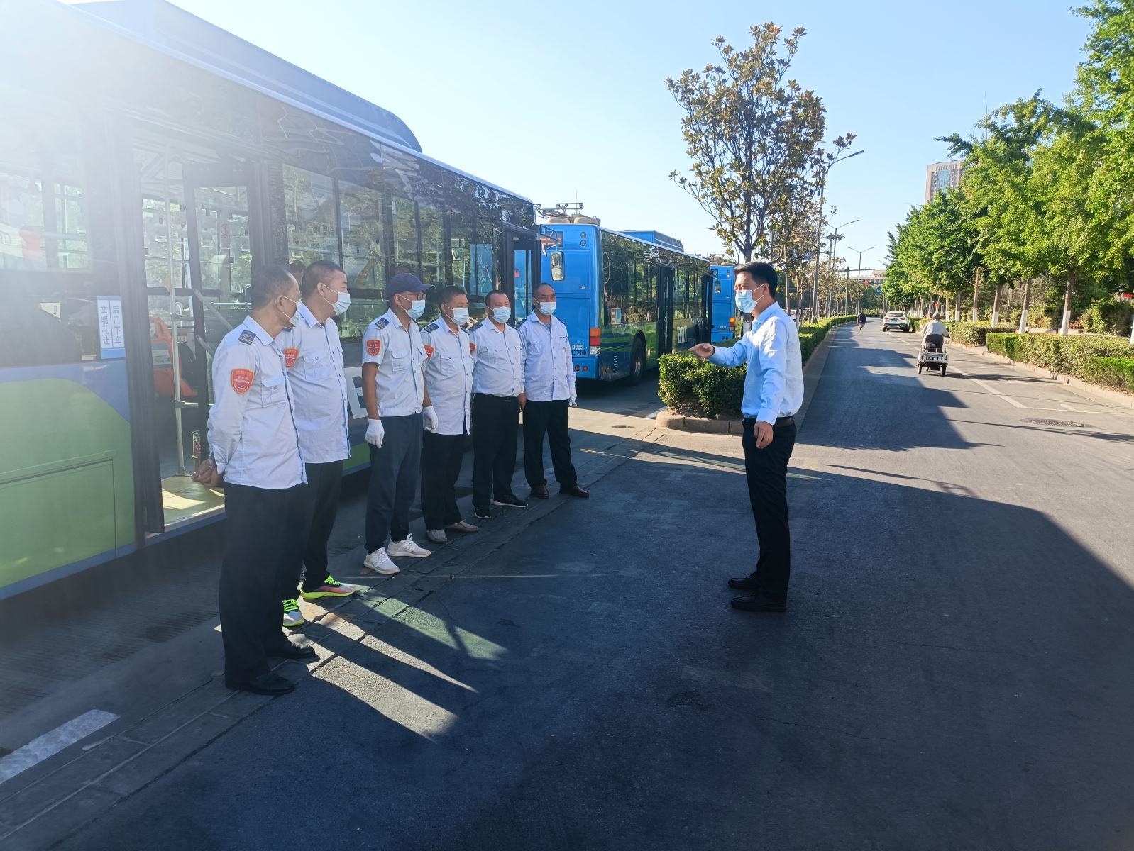 公交集團快速公交事業(yè)部圓滿(mǎn)完成高考定制班車(chē)任務(wù)