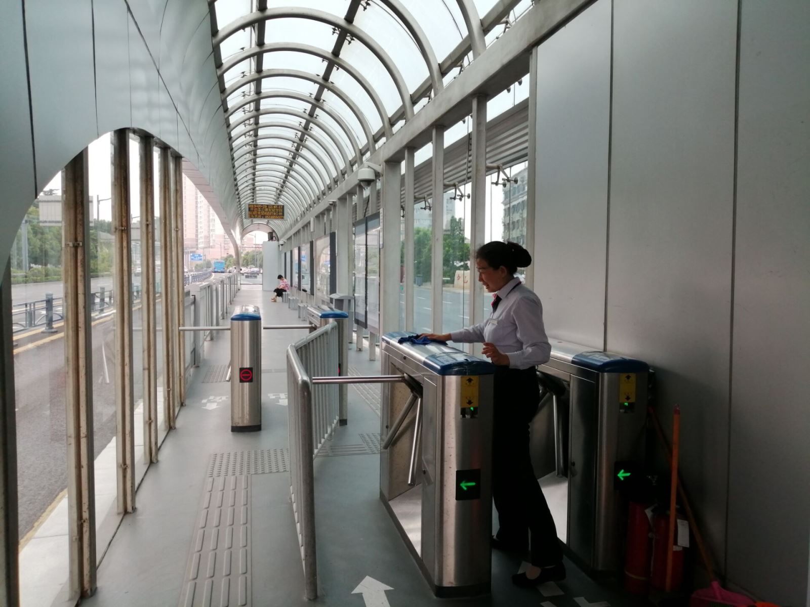 老吾老，以及人之老 公交集團站務(wù)員陳新梅的工作法則