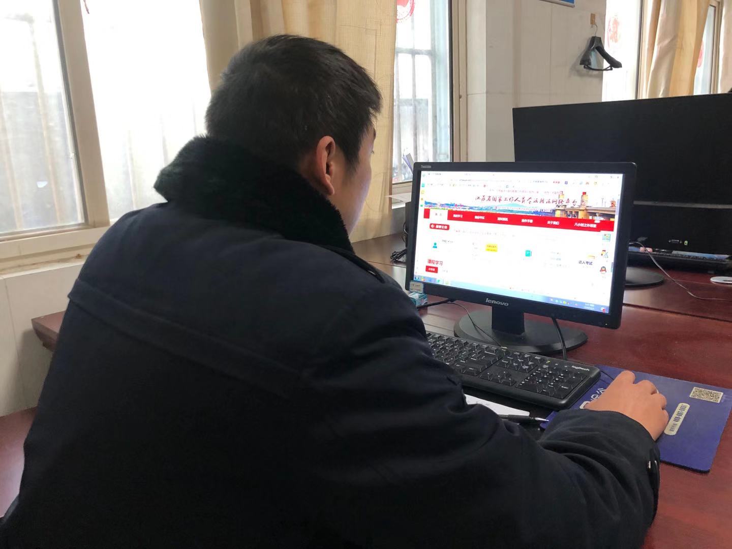 經(jīng)營(yíng)發(fā)展事業(yè)部組織全體黨員參加“學(xué)憲法學(xué)黨章考法律活動(dòng)”